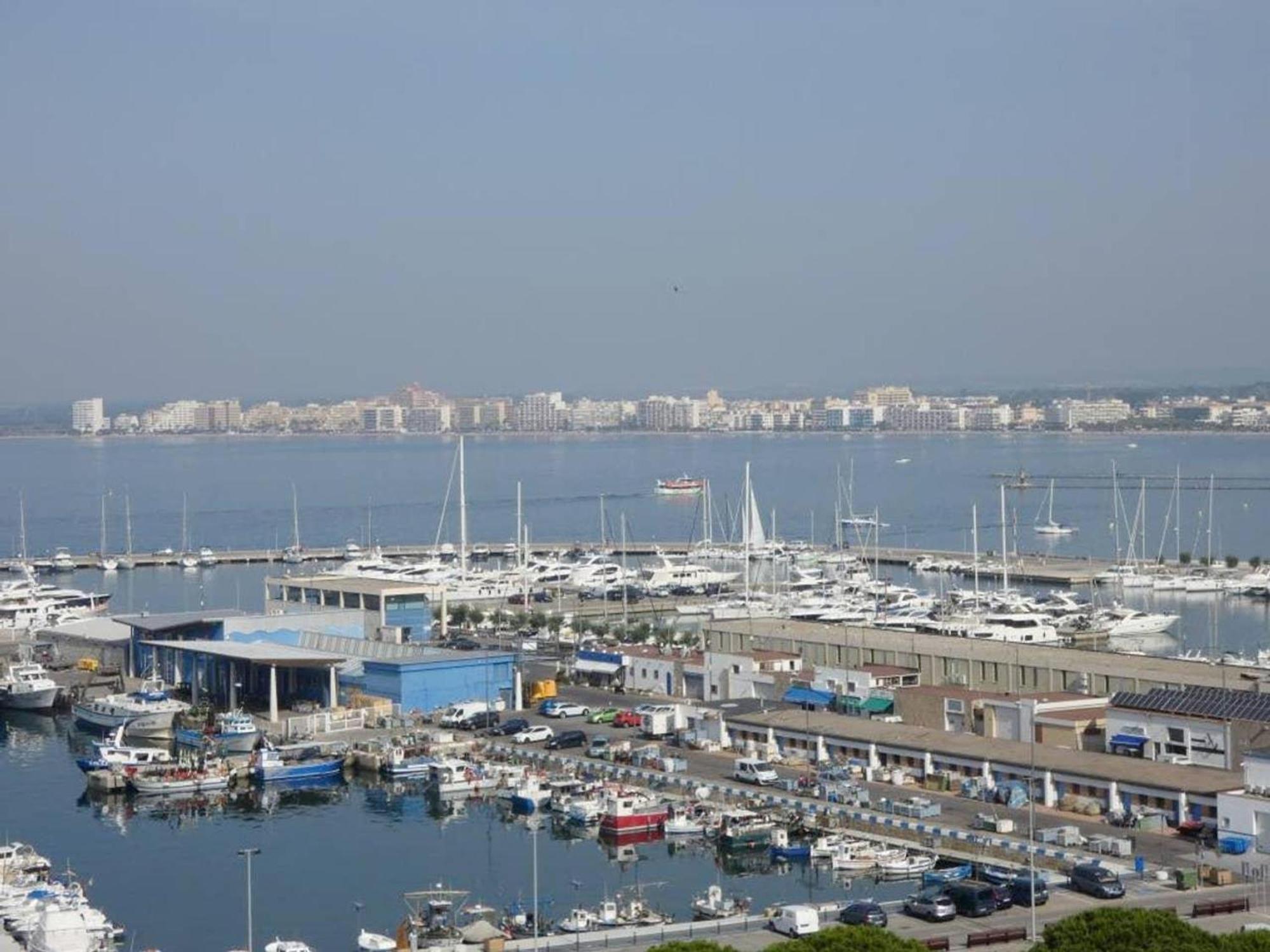Apartment 3314 Rocmar 1 2-a, Excelente Situacion Frente Al Puerto Pesquero Y Con Vista A La Bahia. - Es-258-19 *