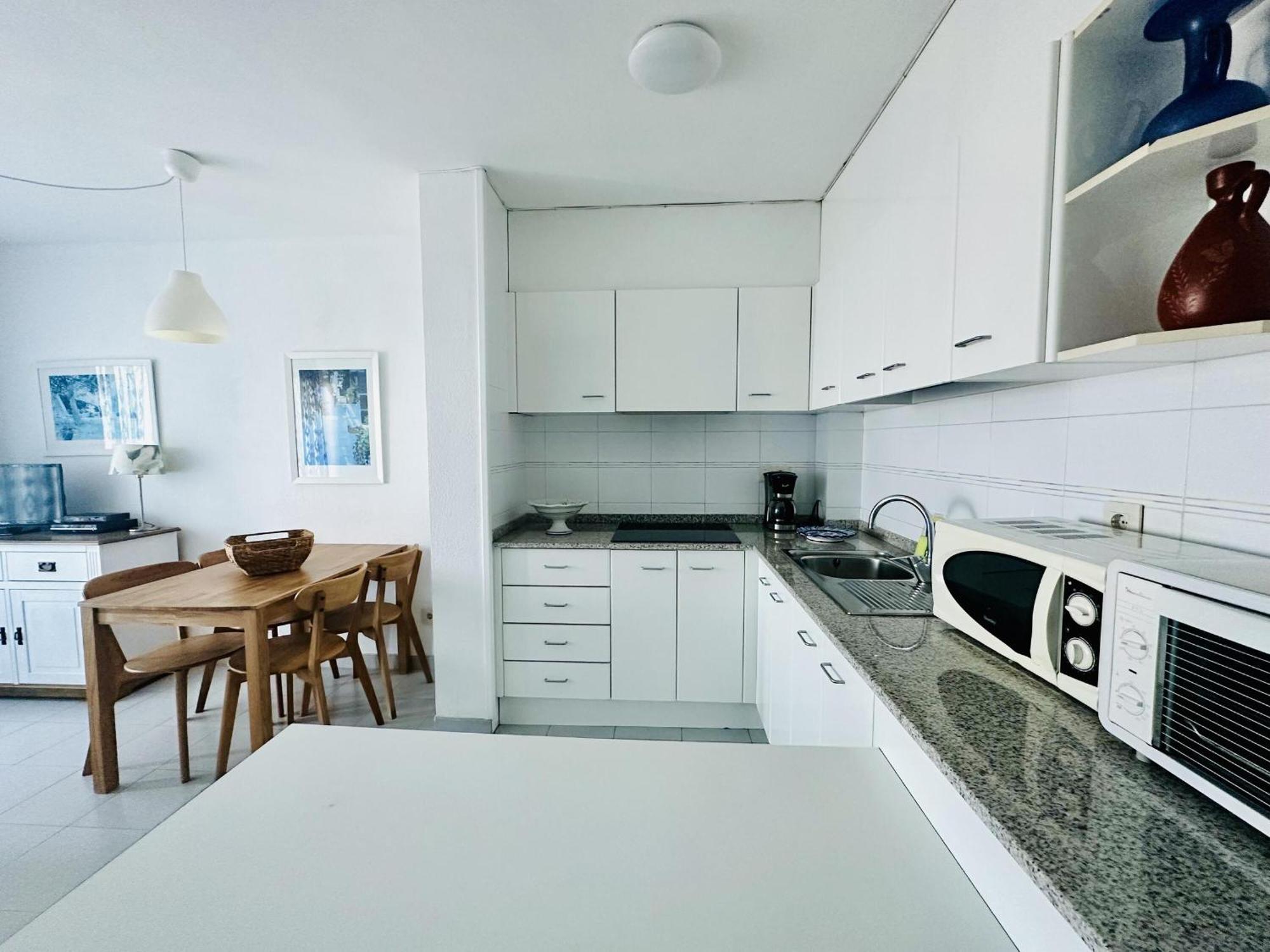 Apartamento 2079 Rocmar 1 5-c, Excelente Situacion Frente Al Puerto Pesquero Y Con Vista A La Bahia. Ultima Planta Del Edificio. Gran Terraza. Gran Parking Publico Delante. - Es-258-56 *