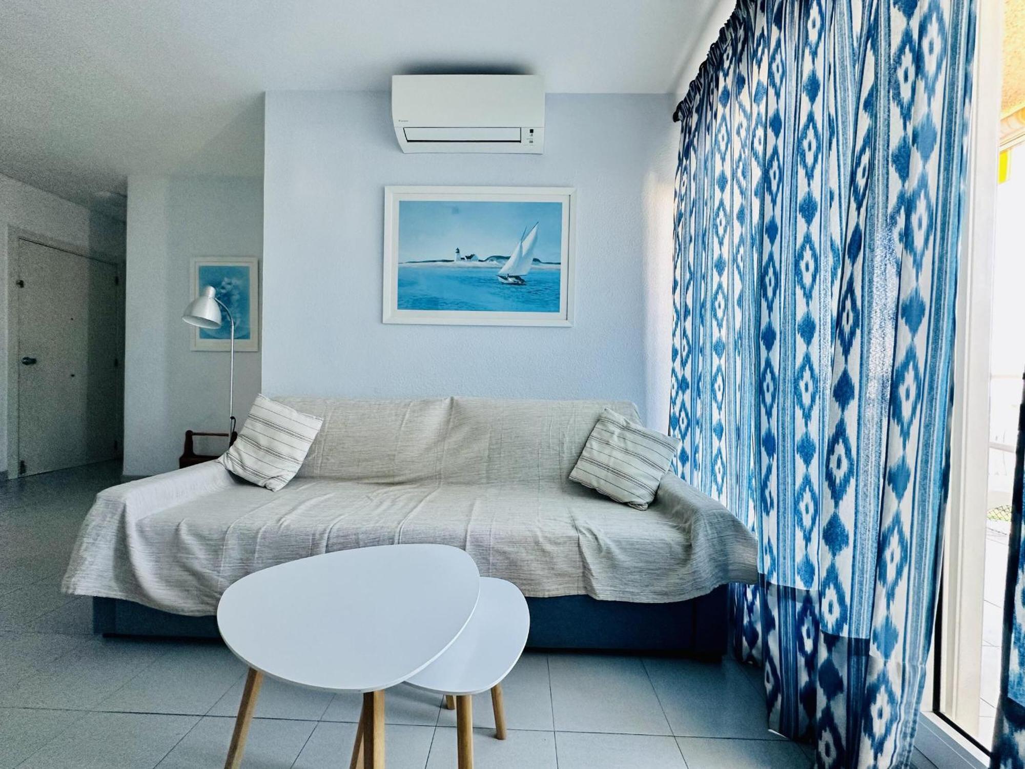 2079 Rocmar 1 5-c, Excelente Situacion Frente Al Puerto Pesquero Y Con Vista A La Bahia. Ultima Planta Del Edificio. Gran Terraza. Gran Parking Publico Delante. - Es-258-56 Apartamento *
