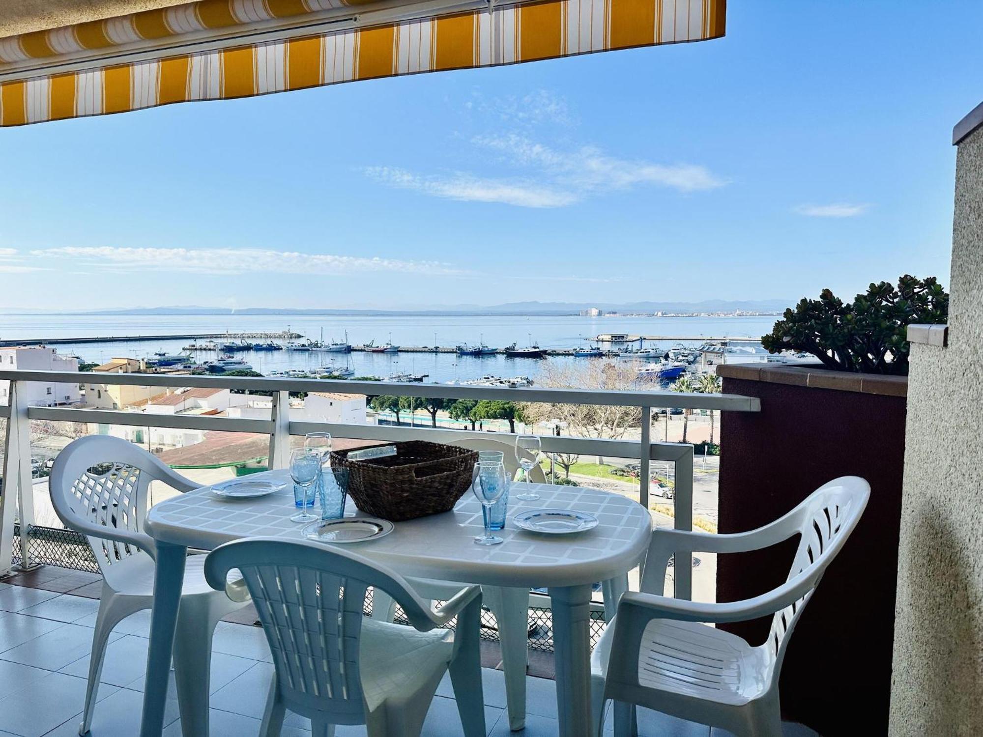 2079 Rocmar 1 5-c, Excelente Situacion Frente Al Puerto Pesquero Y Con Vista A La Bahia. Ultima Planta Del Edificio. Gran Terraza. Gran Parking Publico Delante. - Es-258-56 *