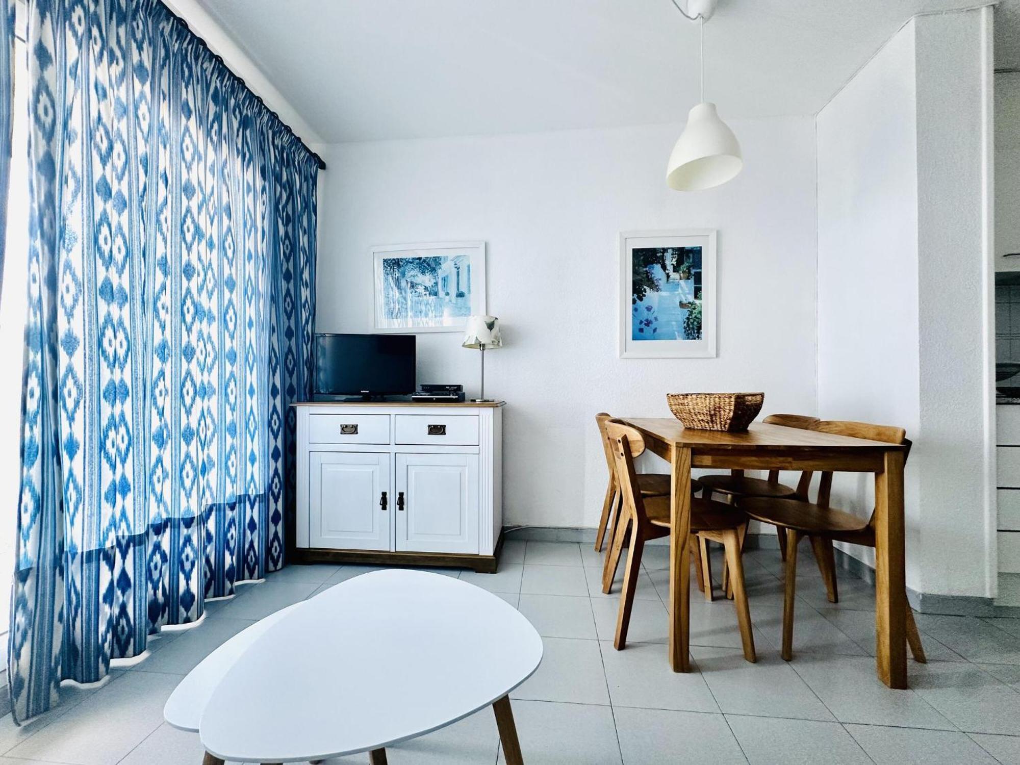 Apartamento 2079 Rocmar 1 5-c, Excelente Situacion Frente Al Puerto Pesquero Y Con Vista A La Bahia. Ultima Planta Del Edificio. Gran Terraza. Gran Parking Publico Delante. - Es-258-56 Rosas