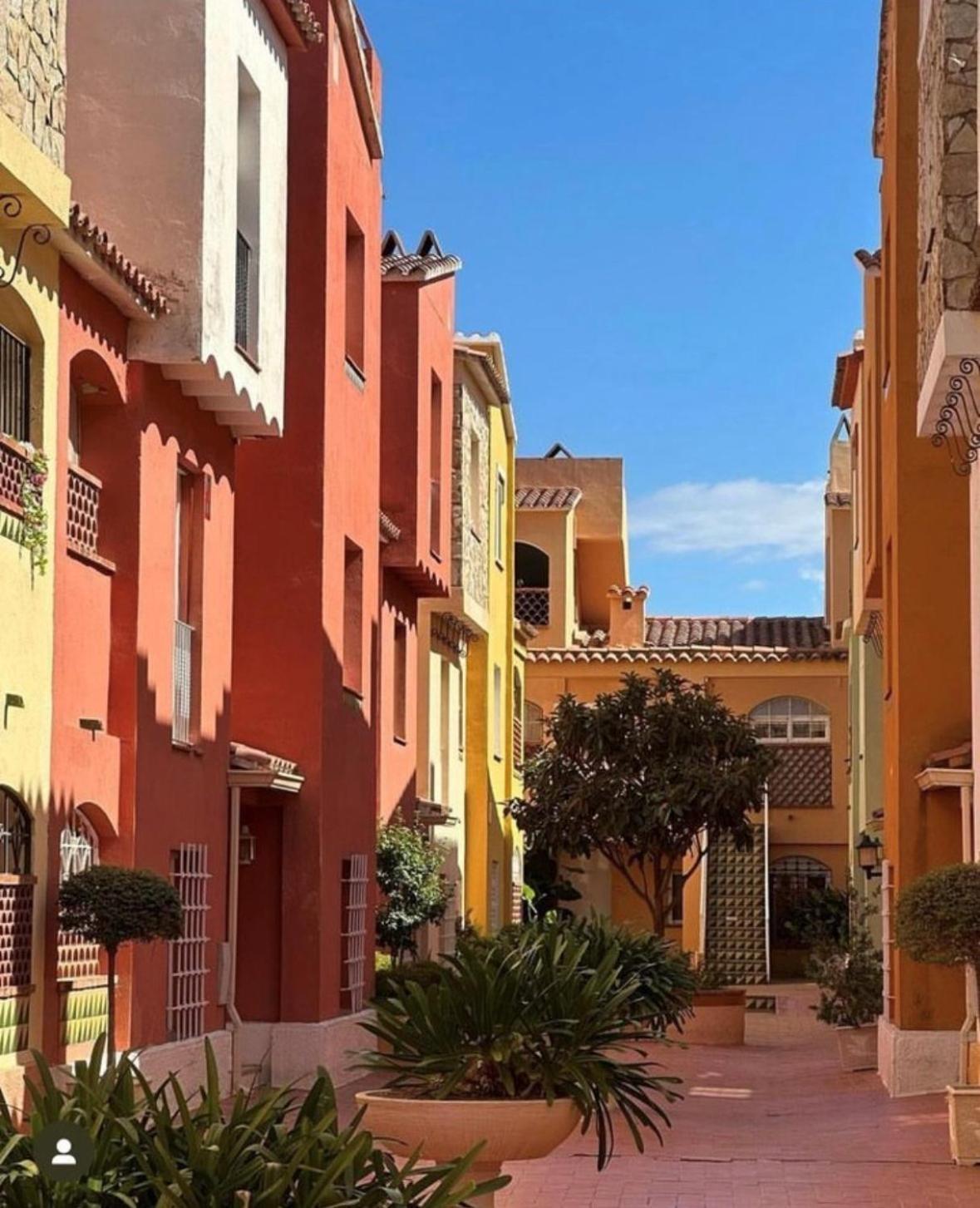 En Pleno Centro De Totalmente Renovado Y Muy Cerca De La Playa. * Ampuriabrava