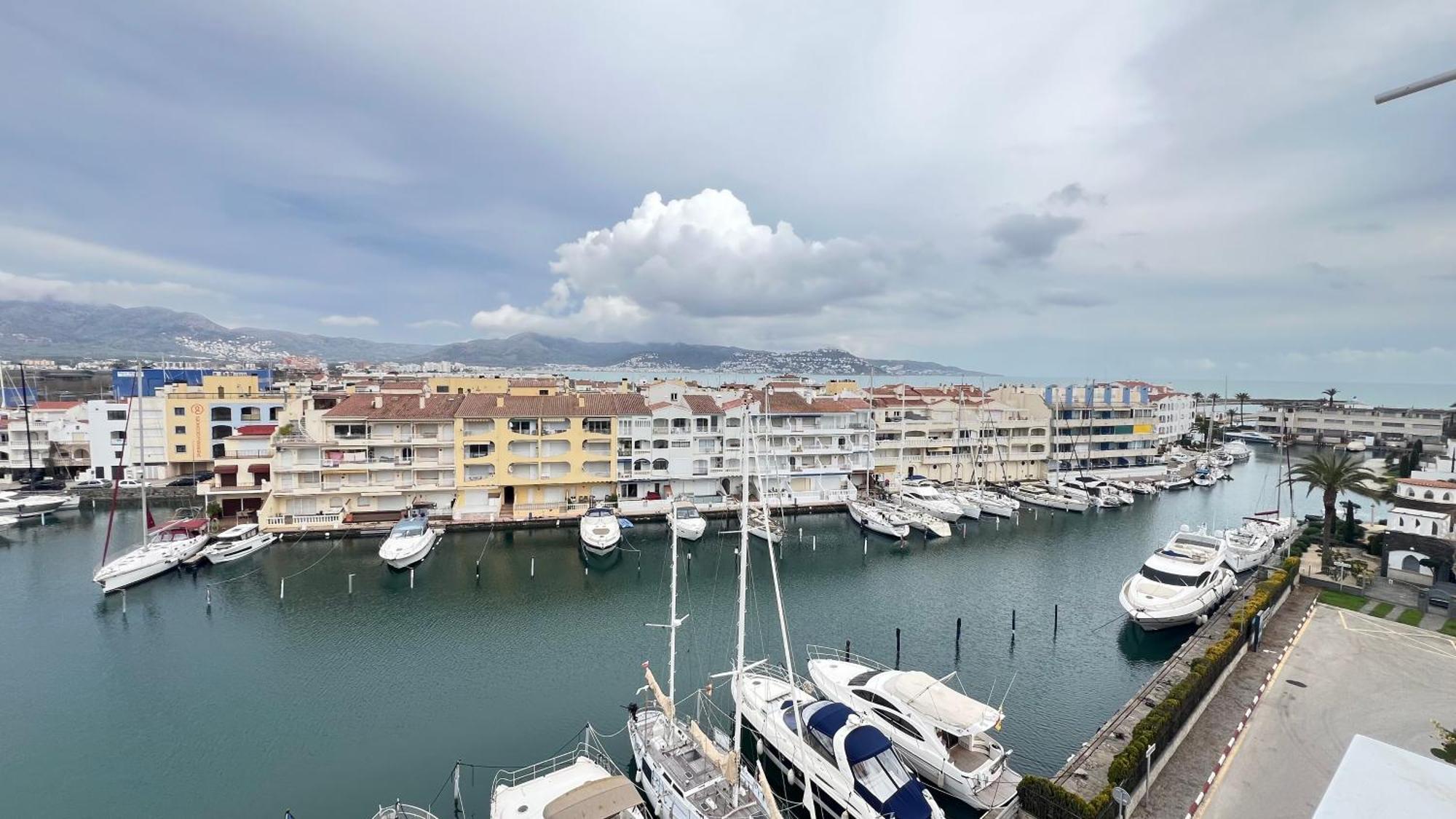 Apartamento C Frente Al Canal Con Terraza Ampuriabrava