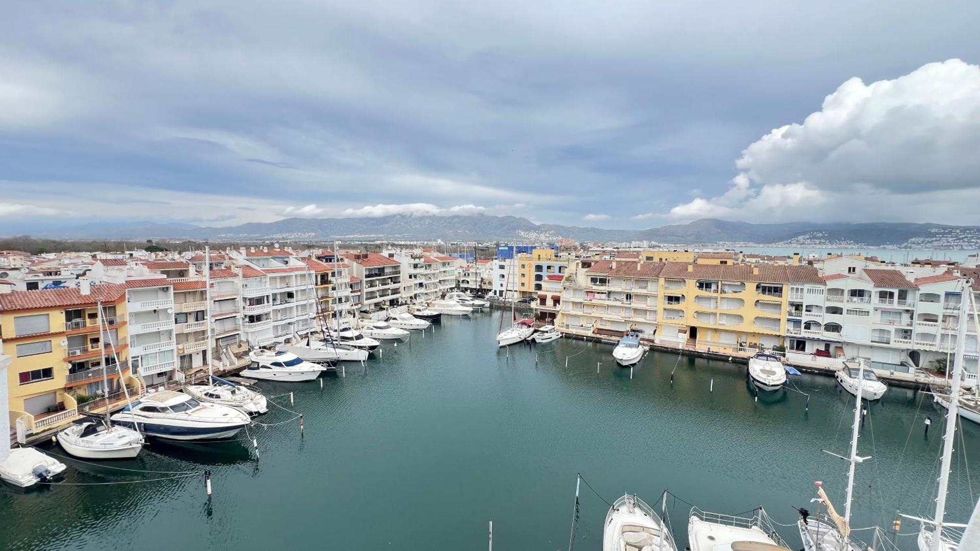 C Frente Al Canal Con Terraza Apartamento Ampuriabrava