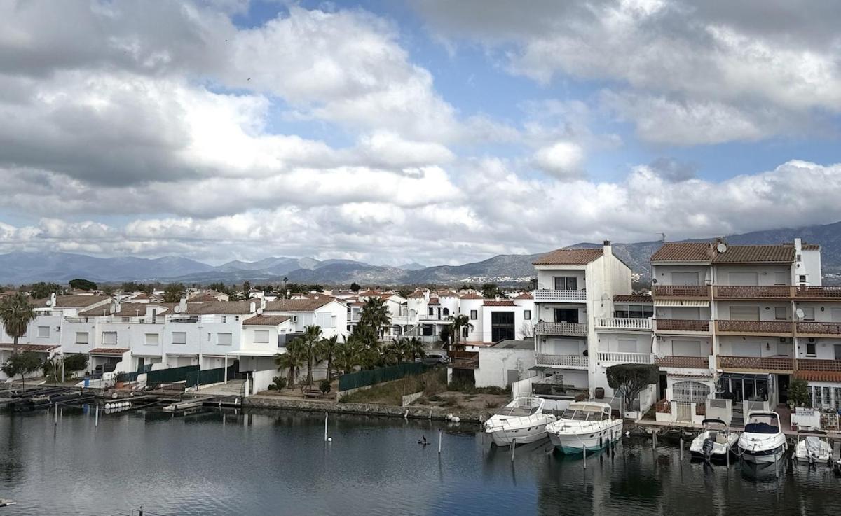 Manilla Akoya Consejeria, Vue Port Emporda