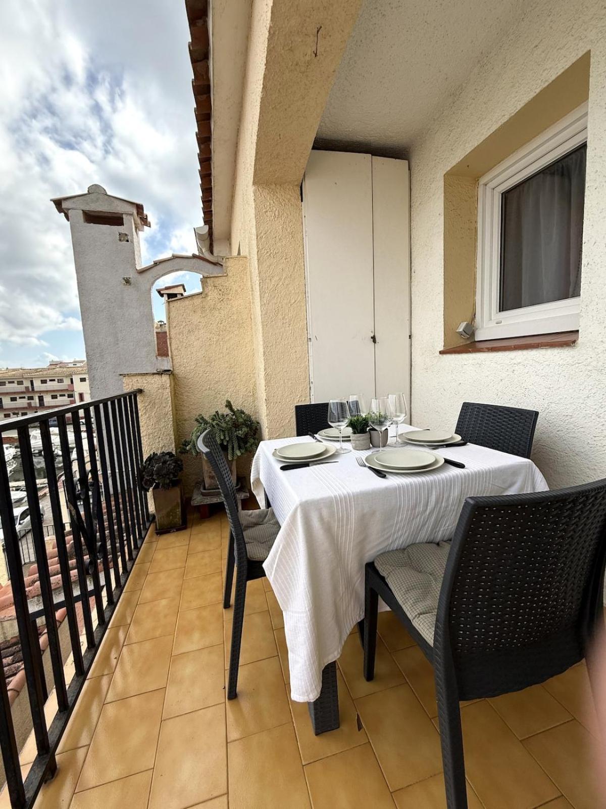 Manilla Akoya Consejeria, Vue Port Emporda Apartamento