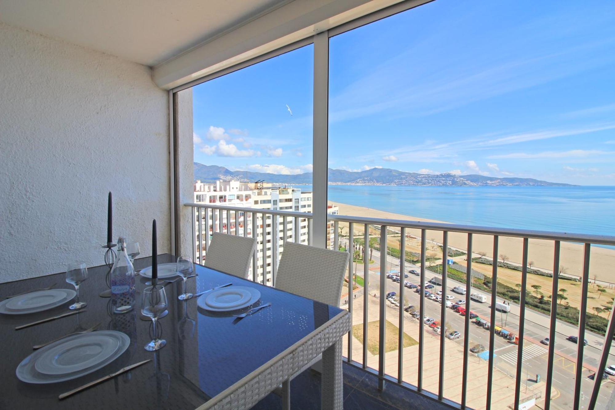 Basic Comfort Manhattan 0115 Apartment Empuriabrava