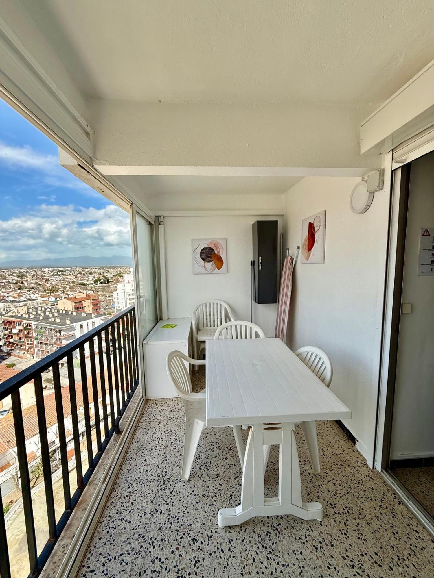 Apartment Awaydays - Karina - 1st Sea Line Empuriabrava