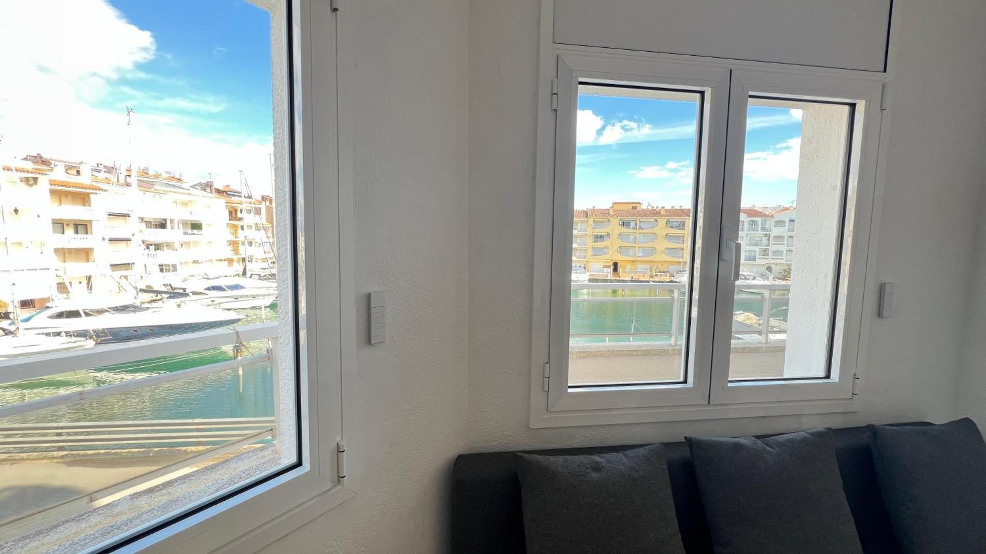 B Frente Al Canal Con Terraza * Ampuriabrava