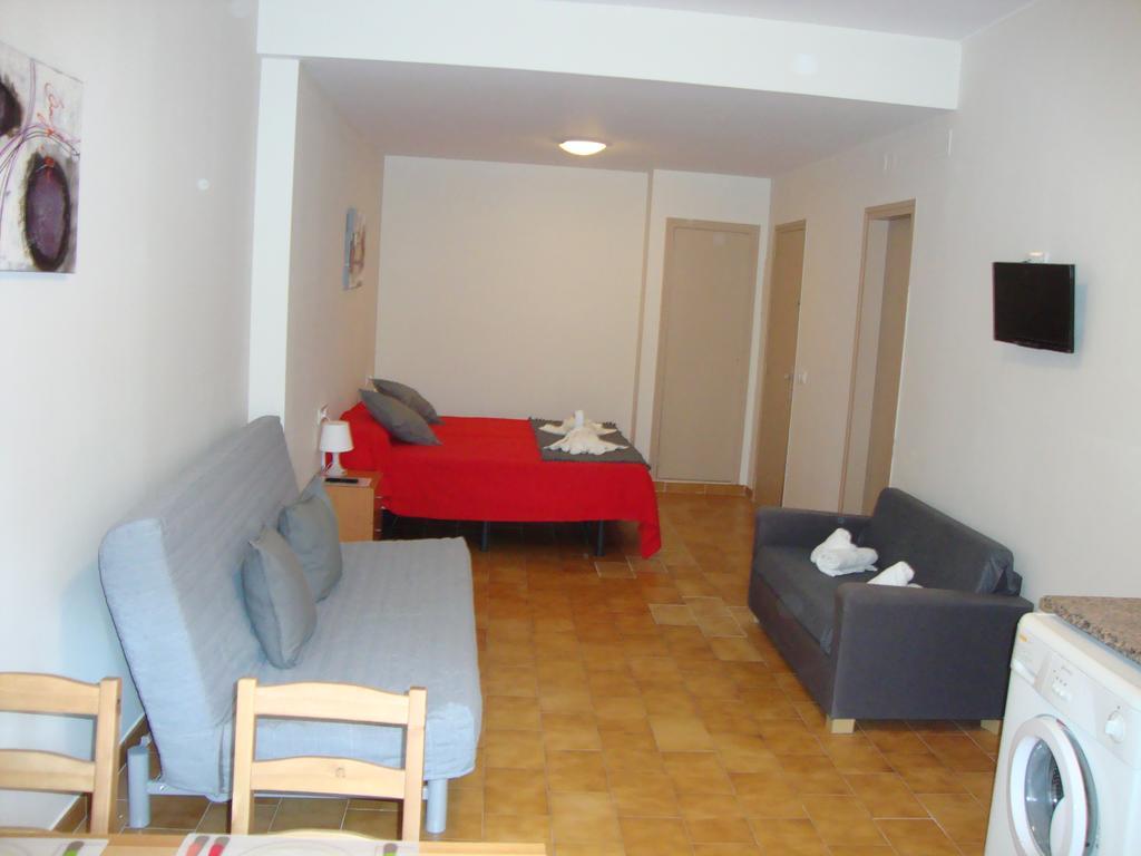 Apartaments Claudi *