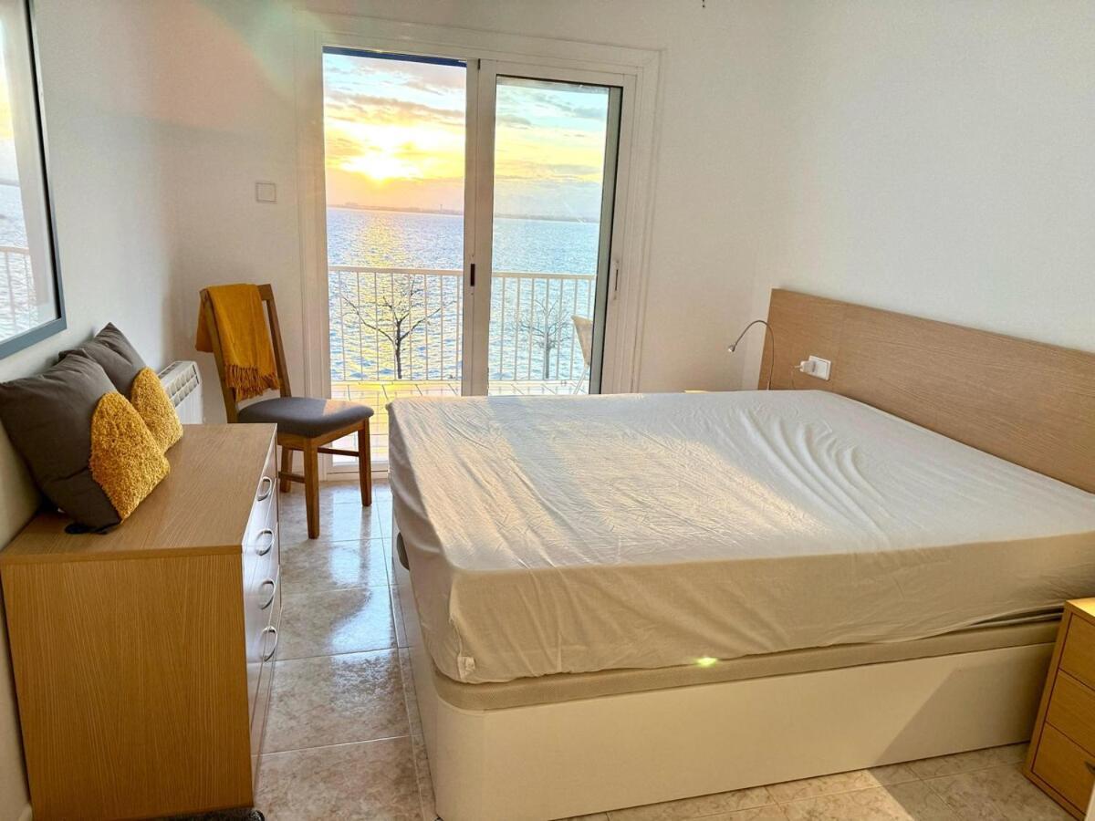 En La Playa Del Segon Moll Apartamento Rosas