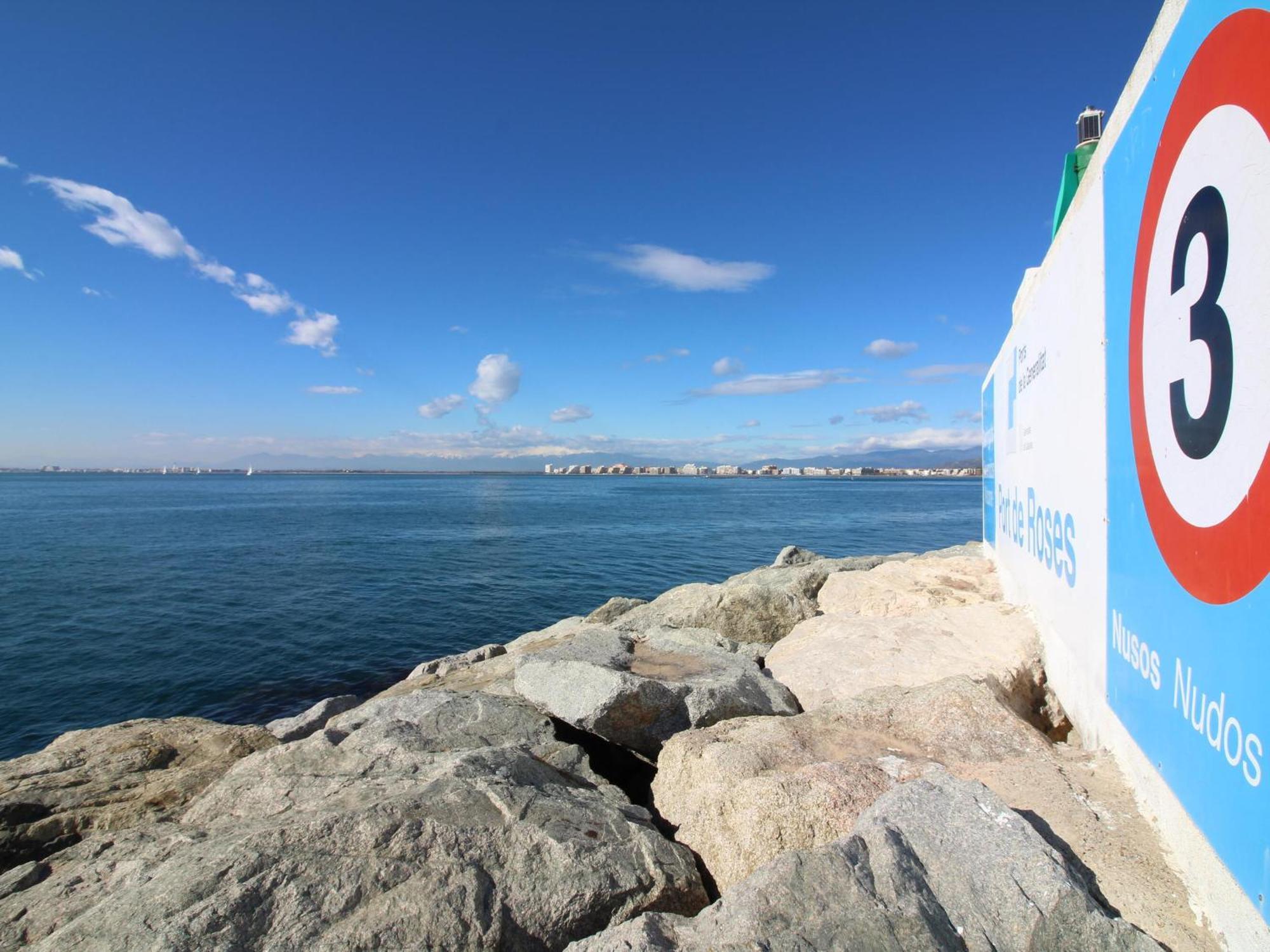Apartamento 2179 Rocmar 7 4-b, Excelente Situacion Frente Al Puerto Pesquero Y Con Vista A La Bahia. Gran Terraza. Gran Parking Publico Delante. - Es-258-54