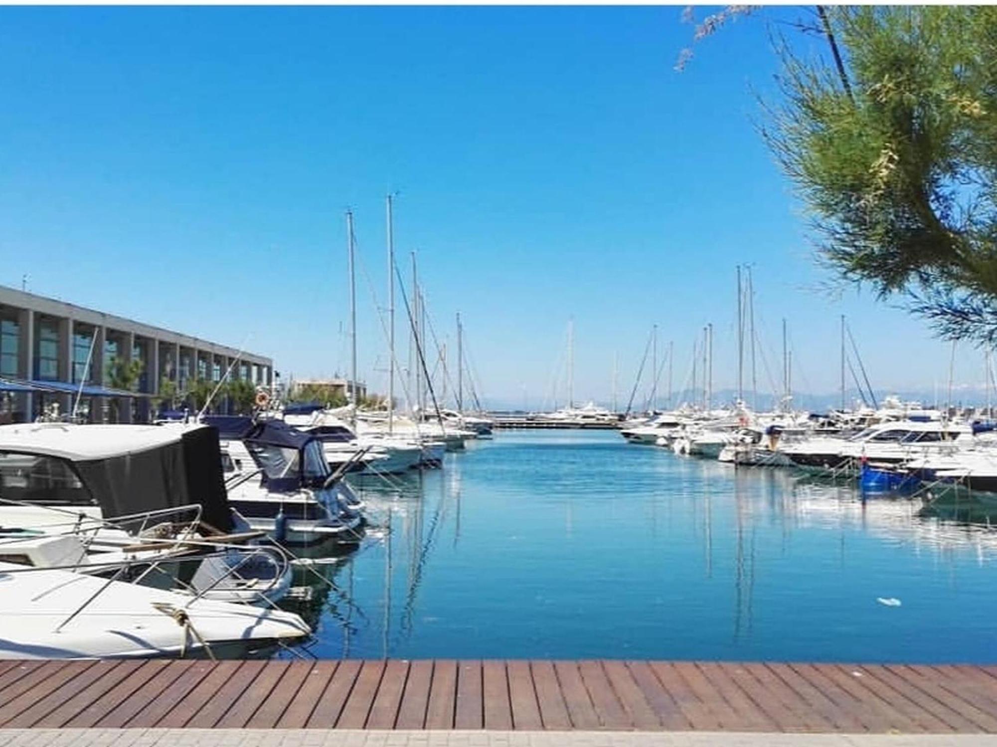 Apartamento 2179 Rocmar 7 4-b, Excelente Situacion Frente Al Puerto Pesquero Y Con Vista A La Bahia. Gran Terraza. Gran Parking Publico Delante. - Es-258-54