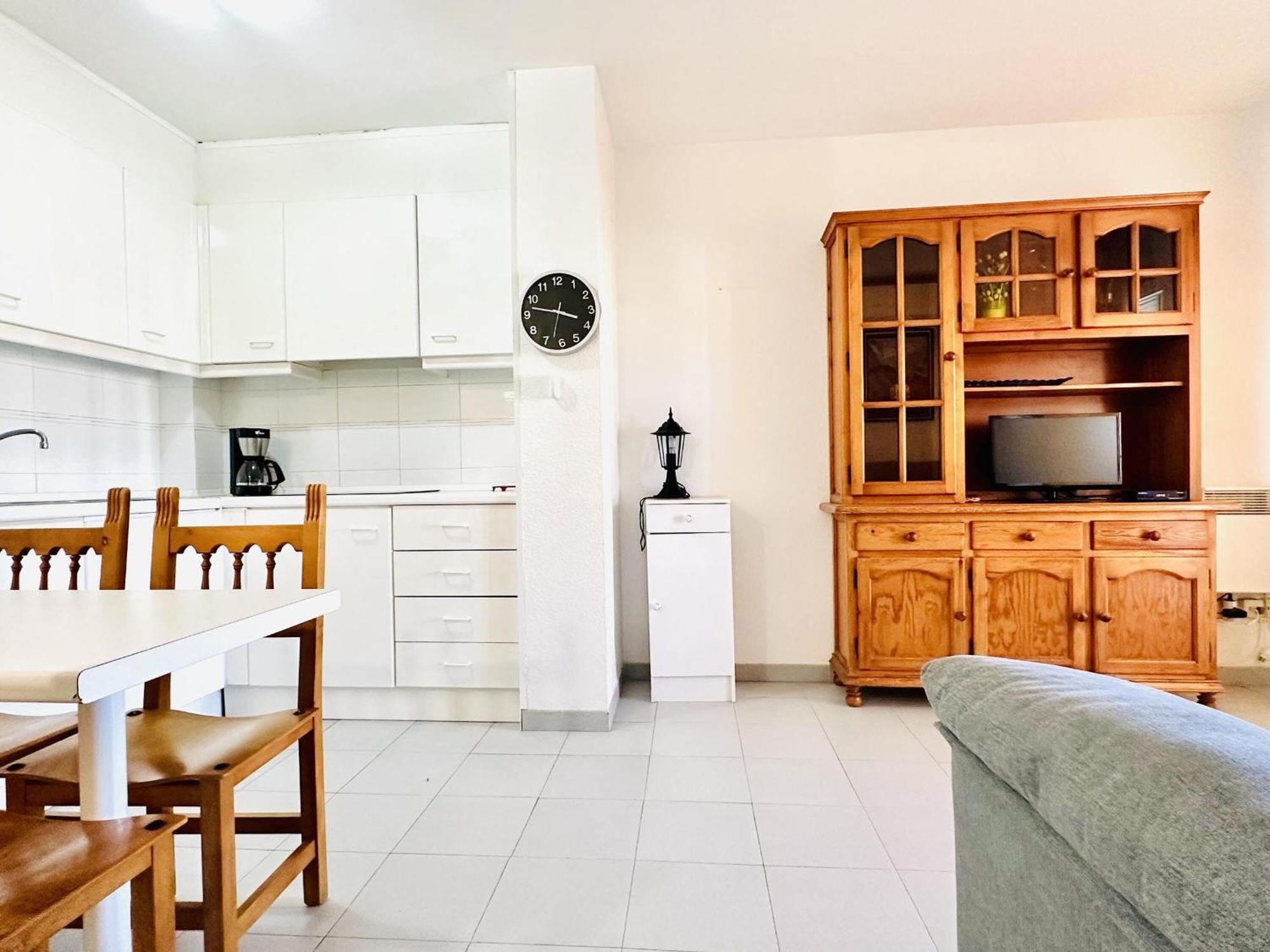 Apartamento 2179 Rocmar 7 4-b, Excelente Situacion Frente Al Puerto Pesquero Y Con Vista A La Bahia. Gran Terraza. Gran Parking Publico Delante. - Es-258-54
