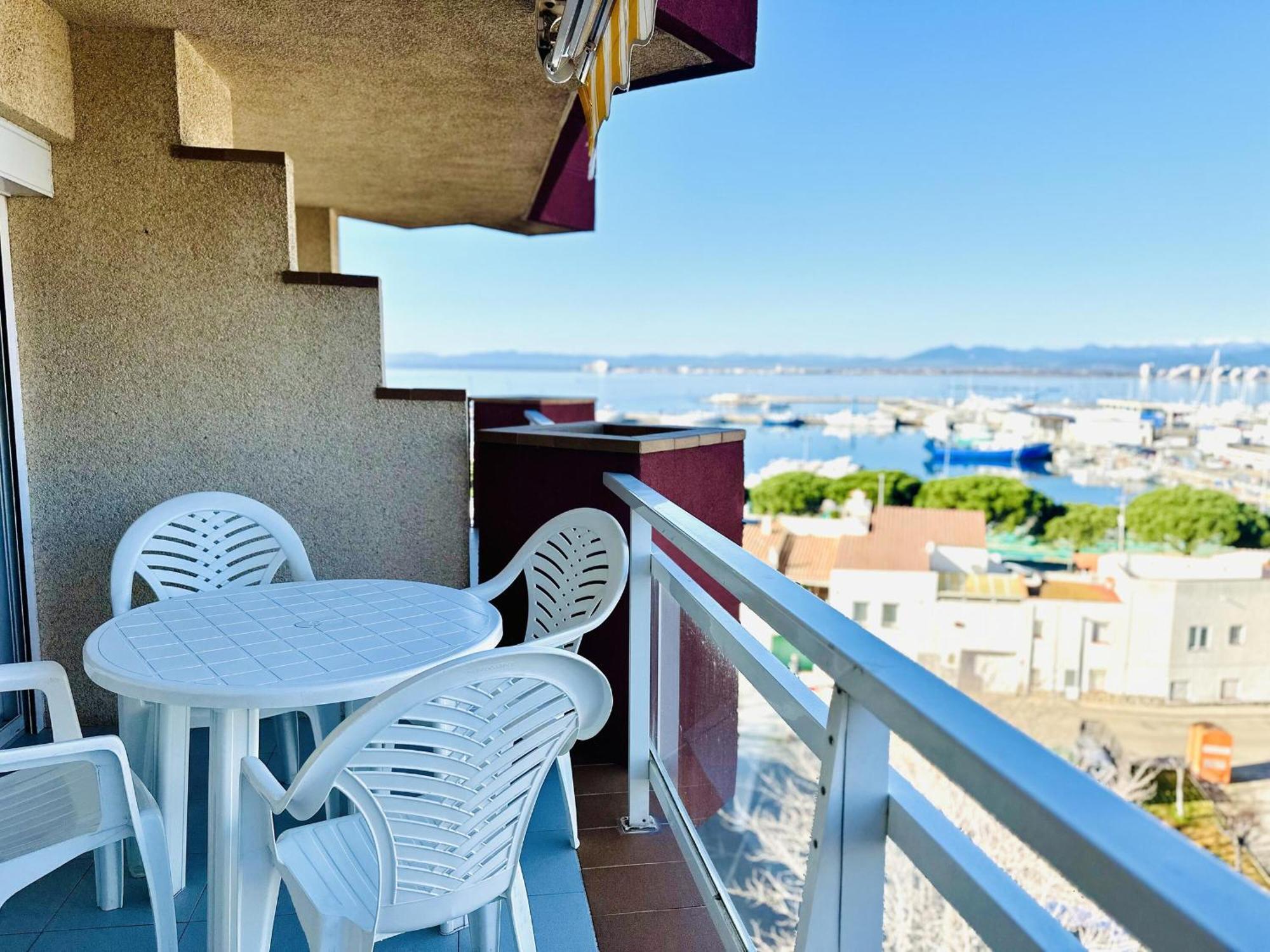Apartamento 2179 Rocmar 7 4-b, Excelente Situacion Frente Al Puerto Pesquero Y Con Vista A La Bahia. Gran Terraza. Gran Parking Publico Delante. - Es-258-54 *