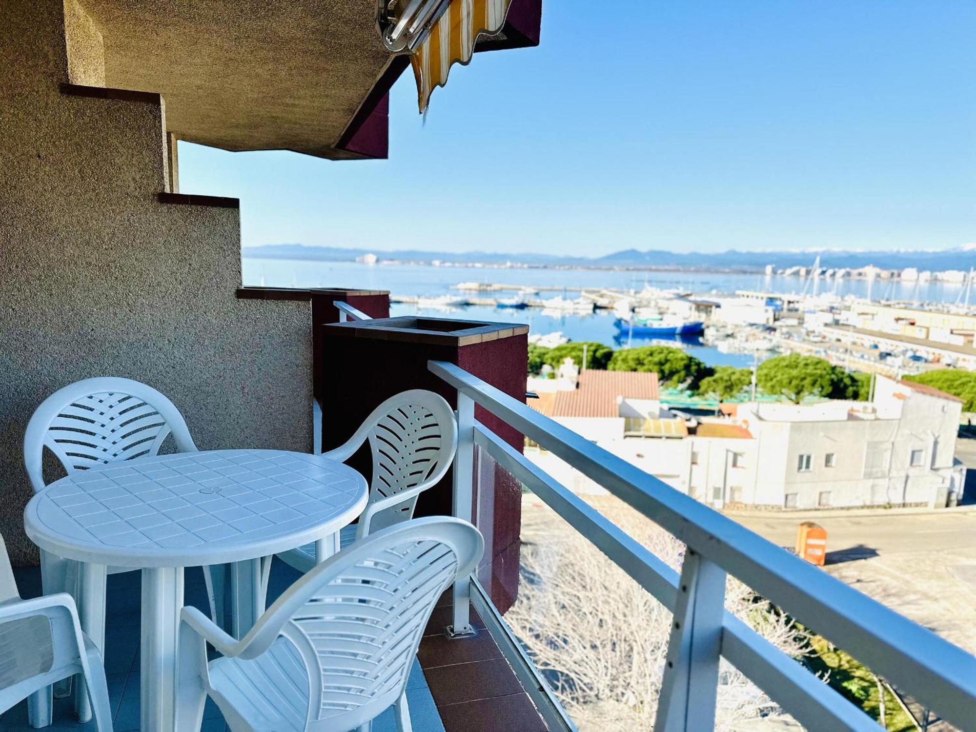 2179 Rocmar 7 4-b, Excelente Situacion Frente Al Puerto Pesquero Y Con Vista A La Bahia. Gran Terraza. Gran Parking Publico Delante. - Es-258-54 * Rosas