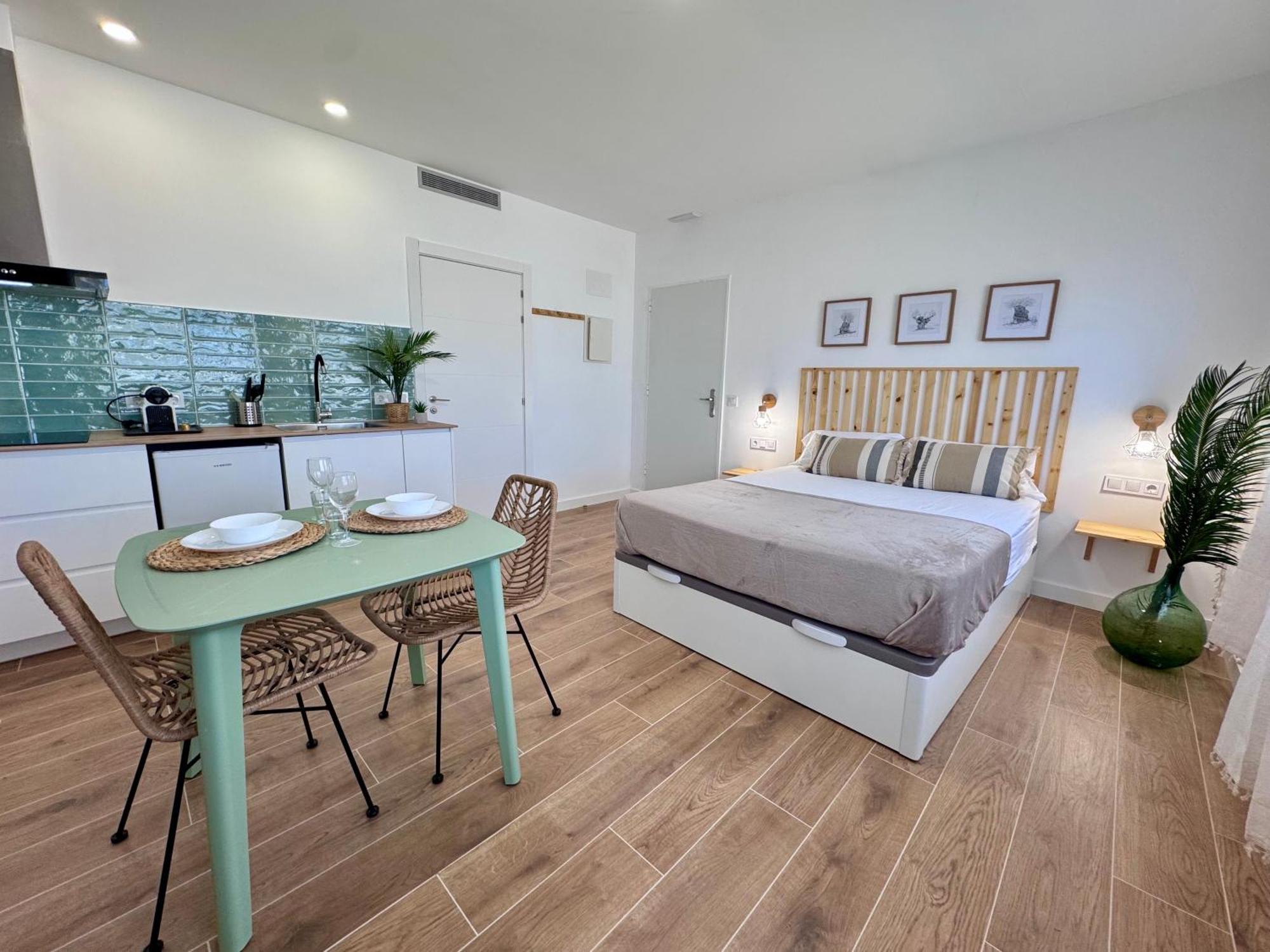 Estudio En Planta Baja, Con Piscina Comunitaria Ampuriabrava