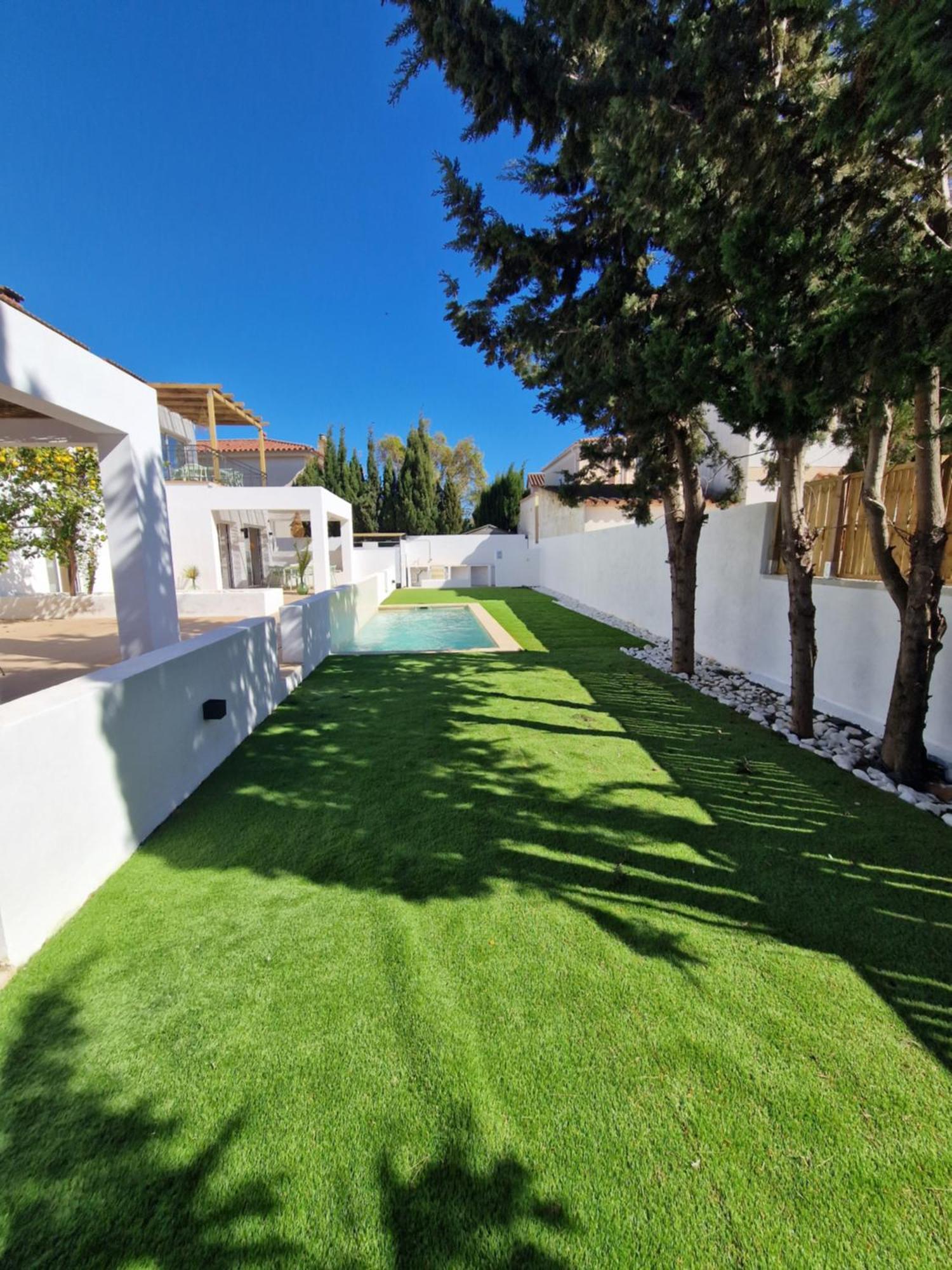 Estudio En Planta Baja, Con Piscina Comunitaria Ampuriabrava
