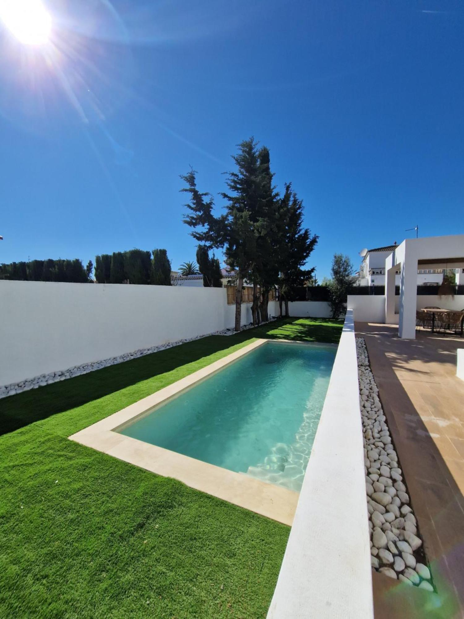 Apartamento Estudio En Planta Baja, Con Piscina Comunitaria Ampuriabrava