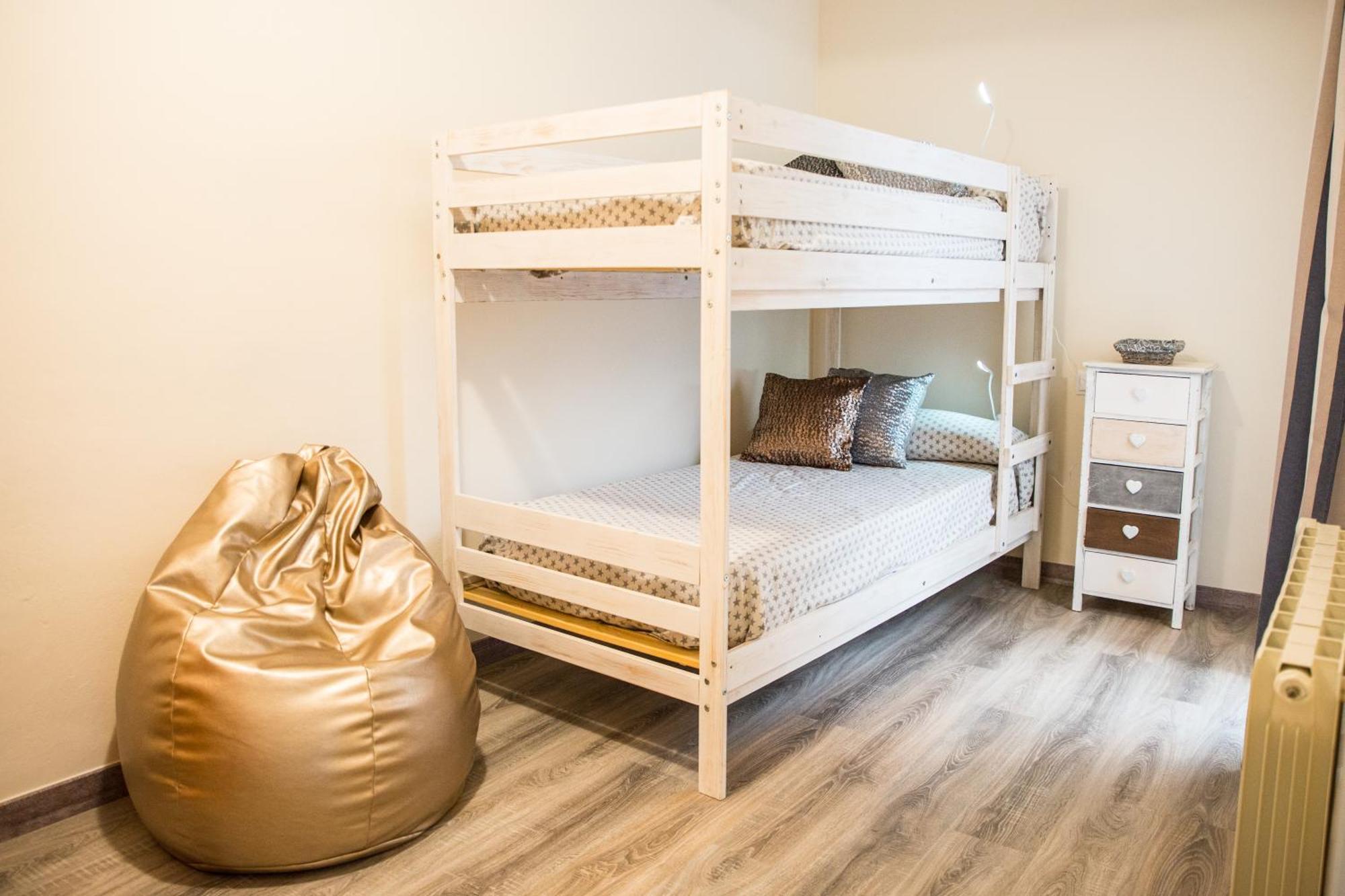 Lloguer30 Blaumar Is Family-friendly And Centrally Located