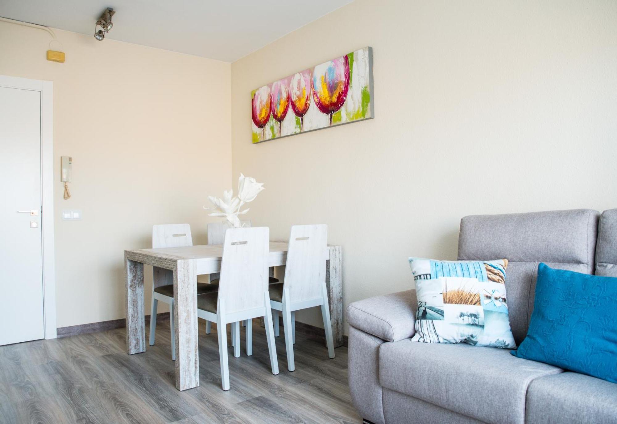 Lloguer30 Blaumar Is Family-friendly And Centrally Located *