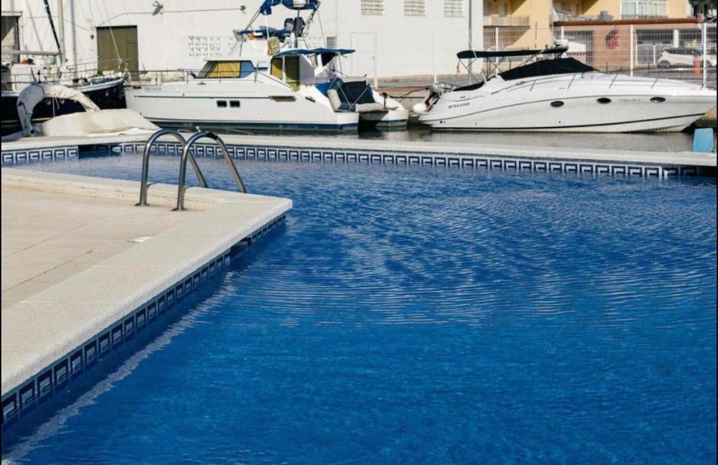 Apartment Avec Piscine Et Vue Canaux Roses