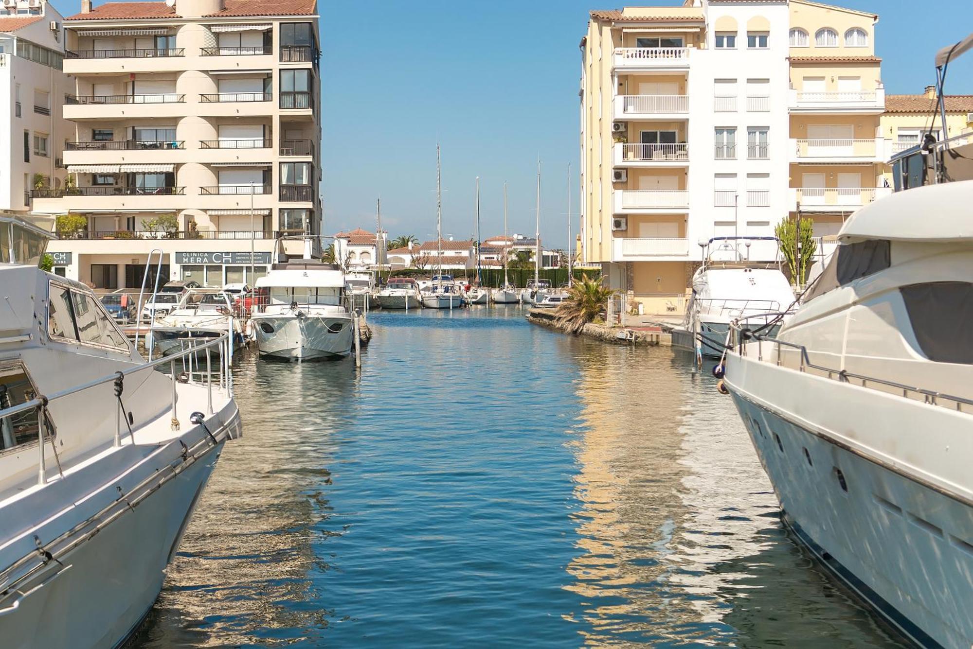 Welcs 059 Emp Frente Al Canal Con Terraza Empuriabrava