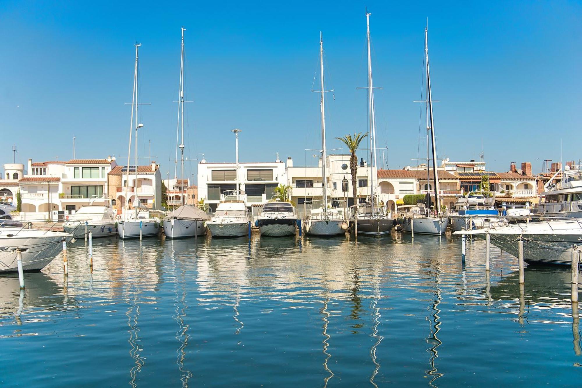 Welcs 059 Emp Frente Al Canal Con Terraza * Empuriabrava