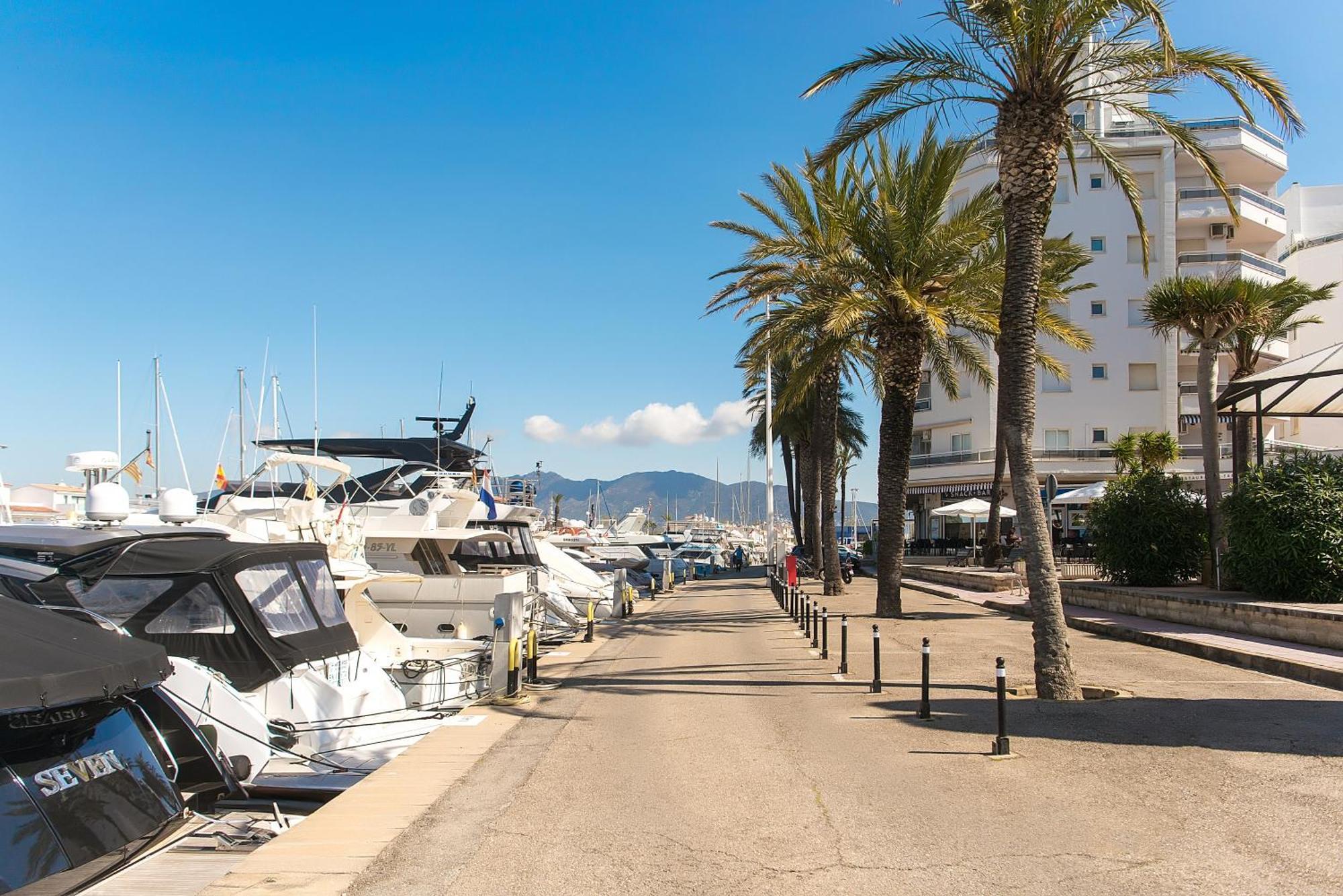 Welcs 059 Emp Frente Al Canal Con Terraza * Empuriabrava