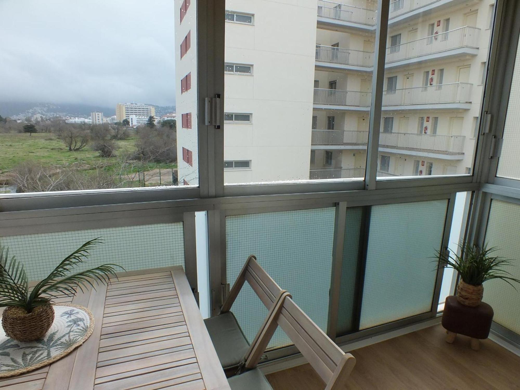 Apartamento Cerca De La Playa Con Terraza Y Aparcamiento Privado - Es-204-75