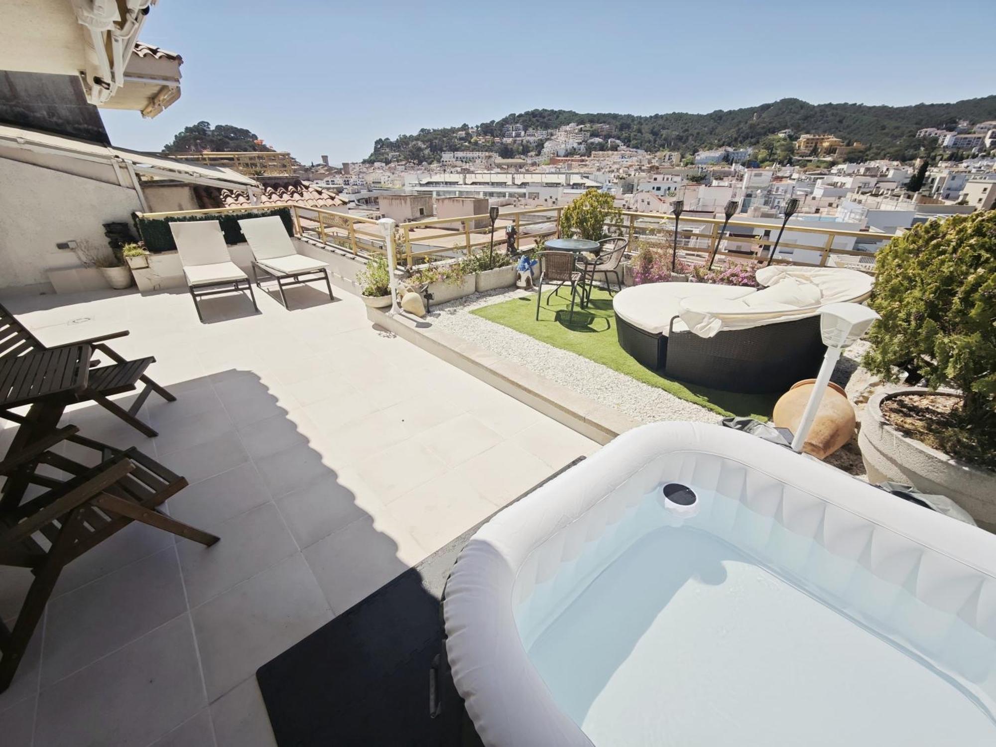 Apartment Luna Tossa De Mar With Jacuzzi, 5Mins Walking To The Beach, Sea And Castle View Big Terrace Tossa de Mar