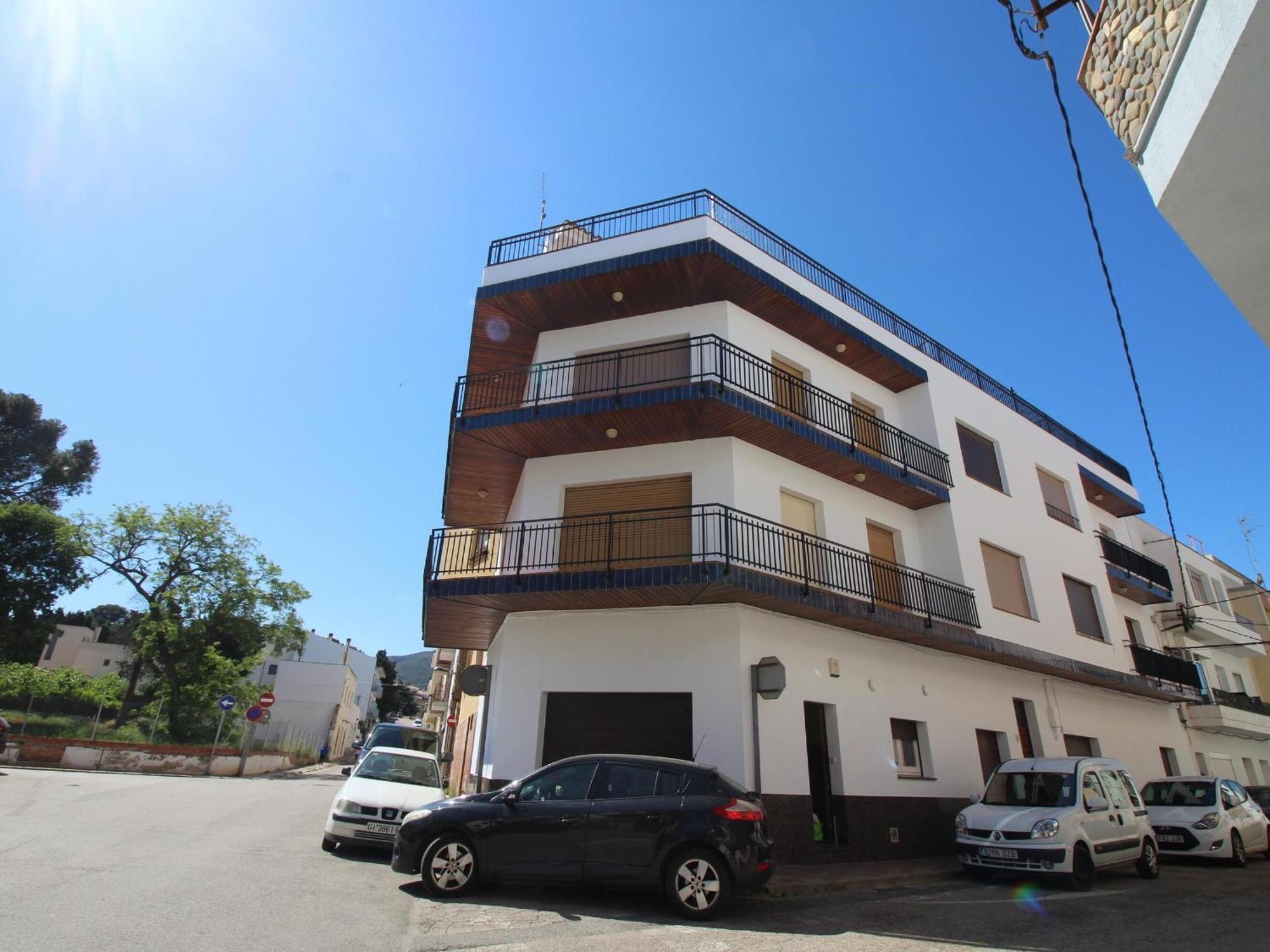 Atico Con Gran Terraza, A 100m De La Playa Del Port De Llanca, Con Wifi, Tv Y Cocina Renovada - Es-228-31 Apartamento