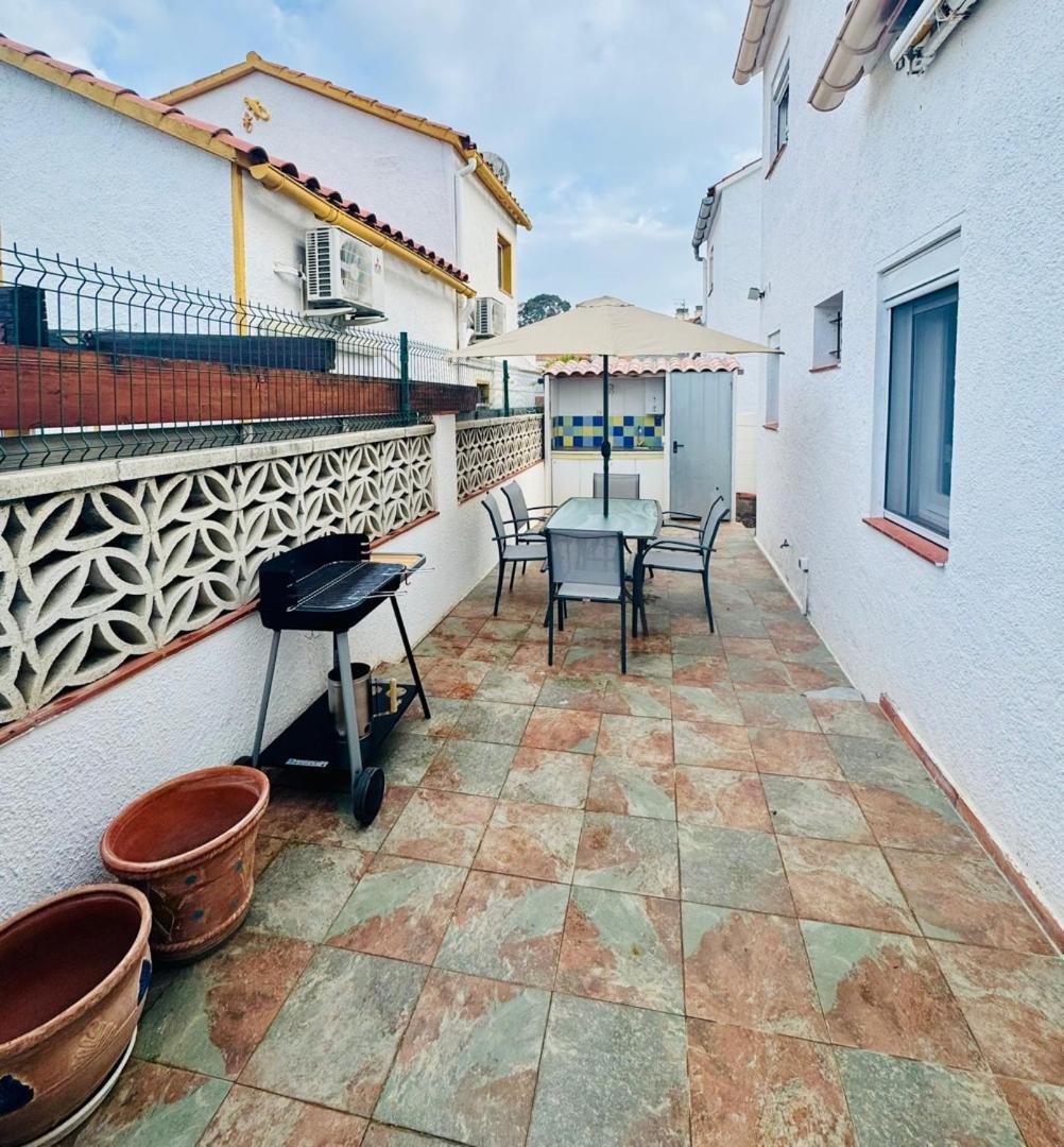 Welcs 235 Emp Con Terraza Apartamento Rosas