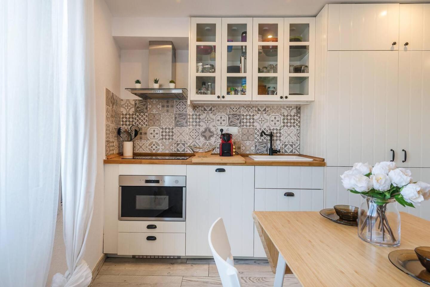 Stunning & Stylish In Apartment Cadaques