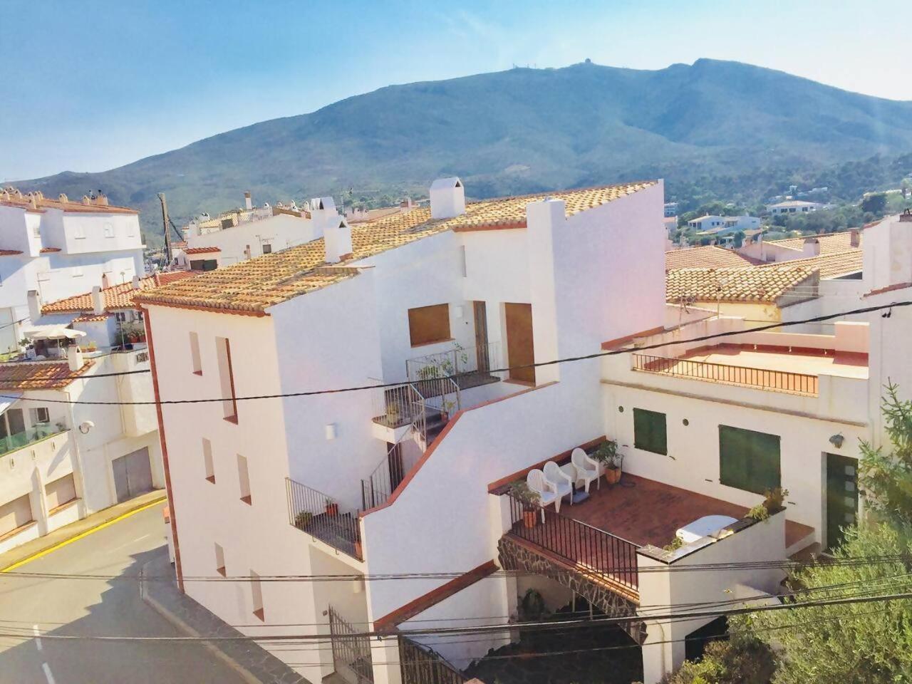 Stunning & Stylish In Cadaques