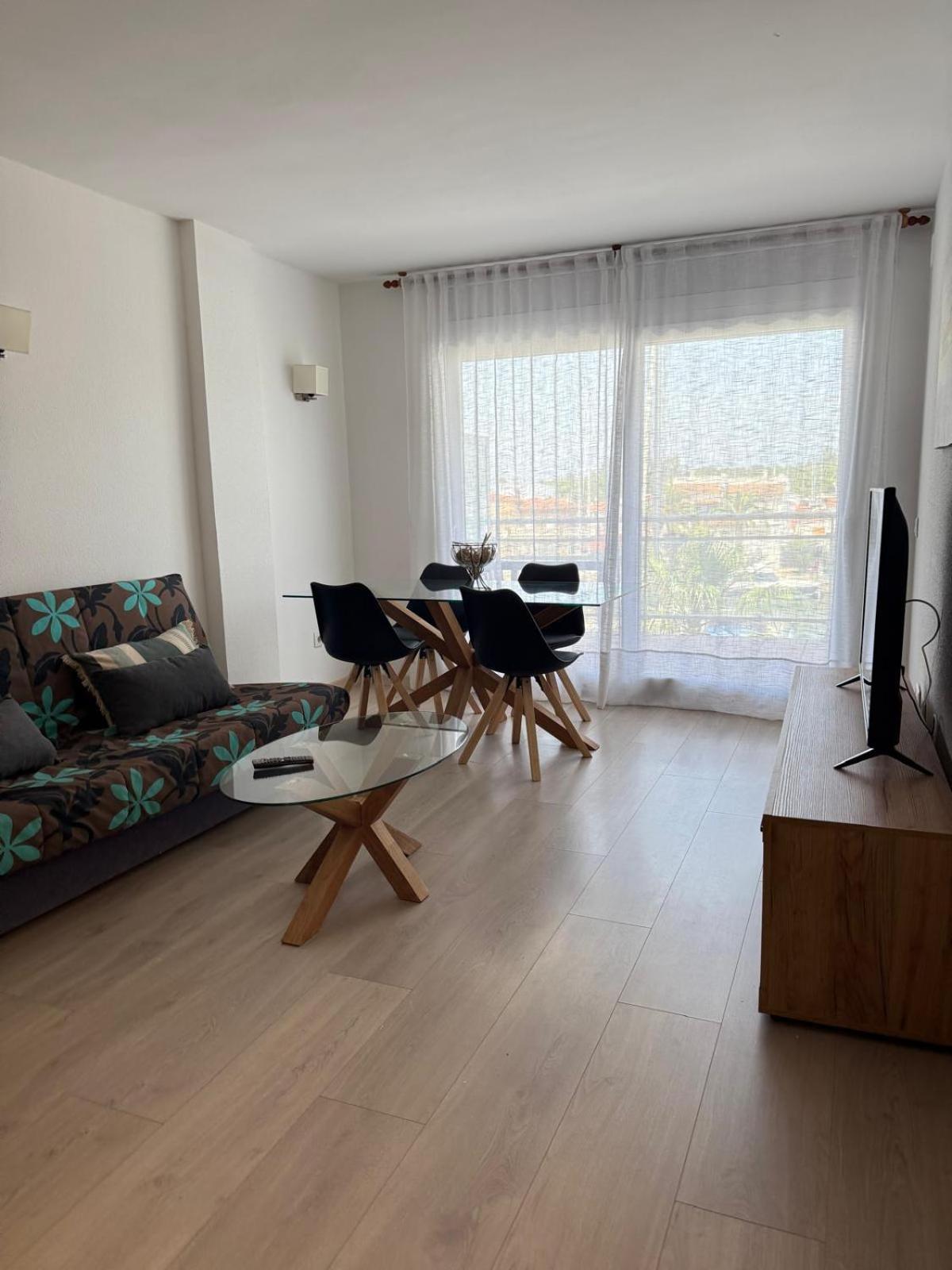 De Dos Con Terraza Y Plaza De Aparcamiento Apartment