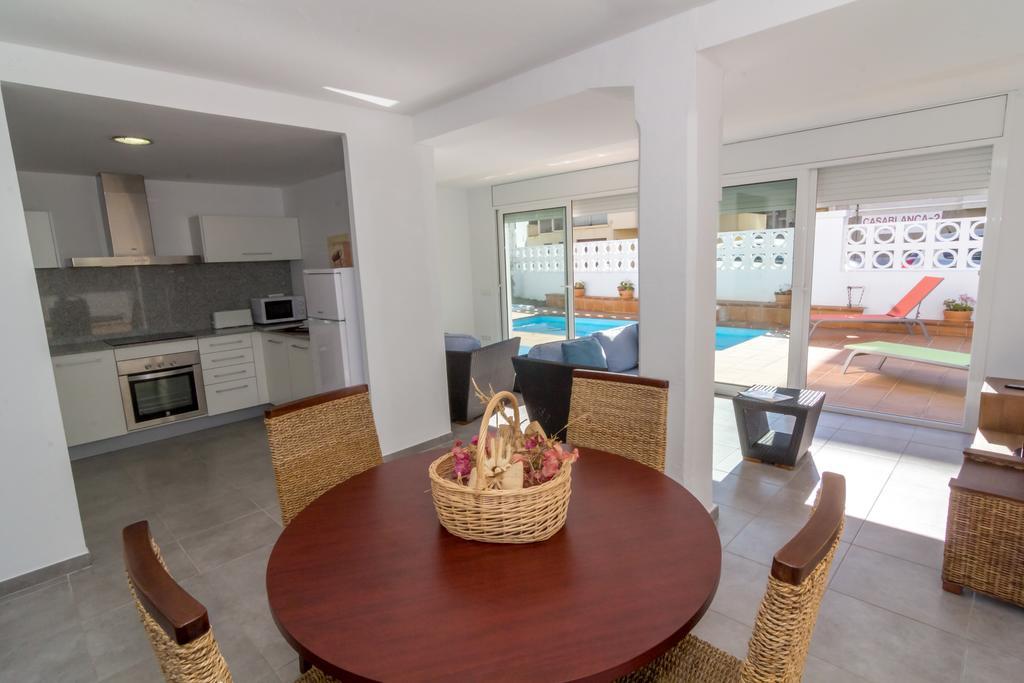 Agi Acacias Apartamento Rosas