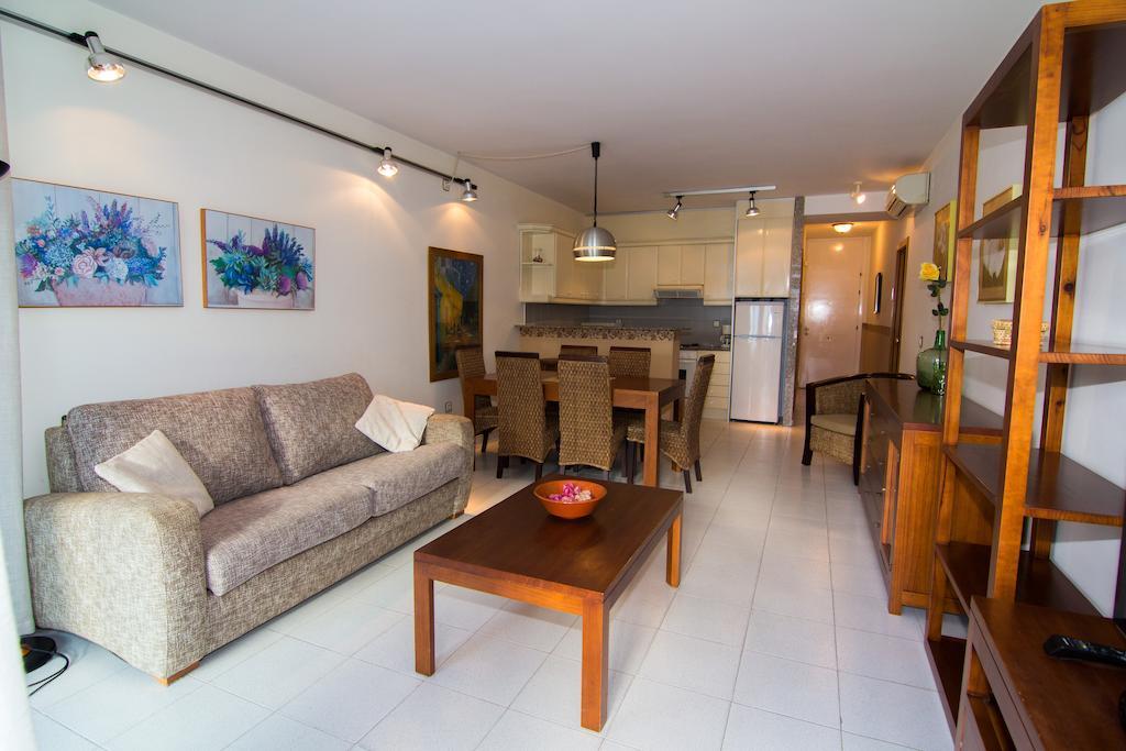 Apartment Agi Residencial Almadraba *