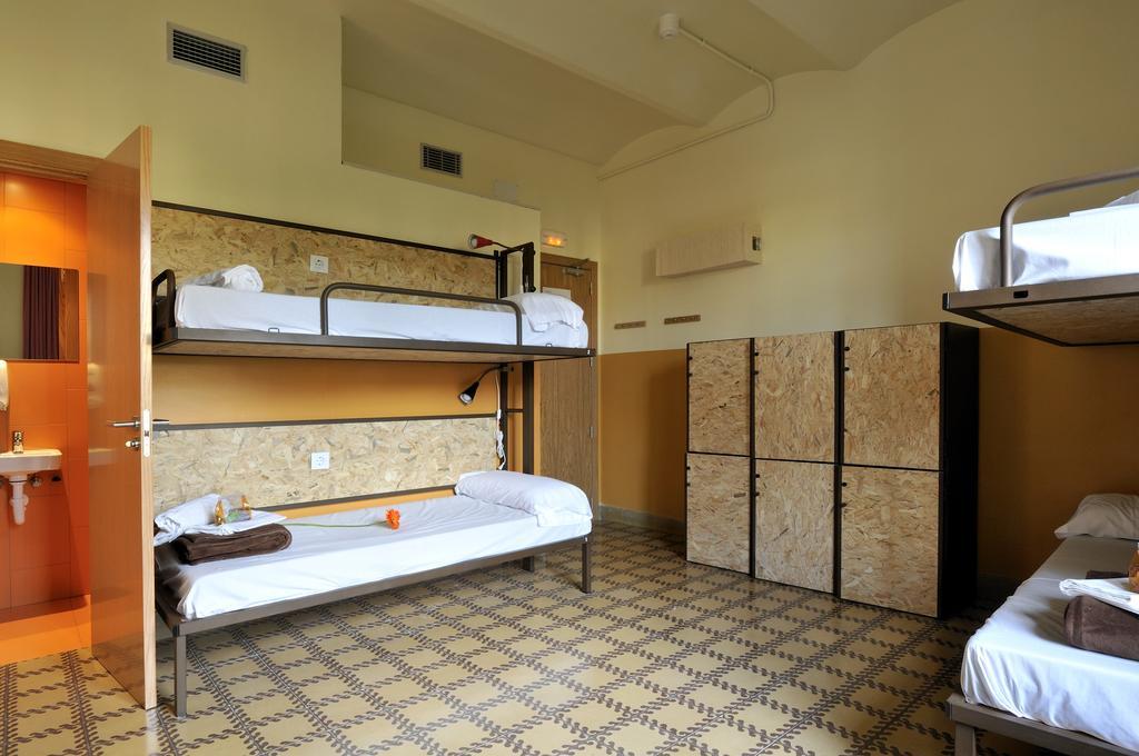 Hostal Equity Point Hostel Girona