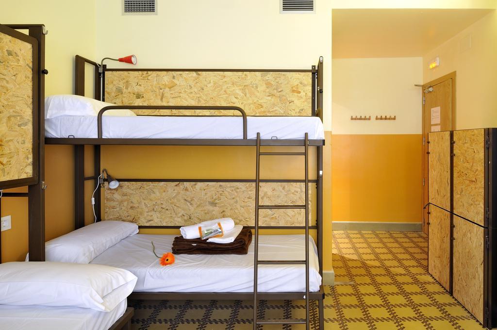 Equity Point Hostel Girona Gerona