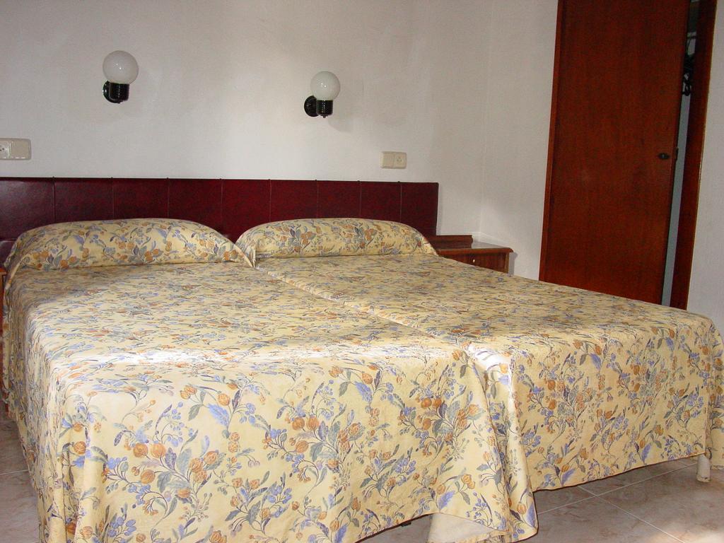 Pequeña Casa En La Playa De *