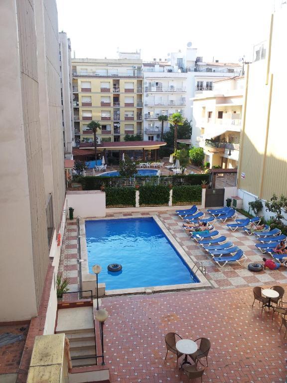 Aparthotel Castella *