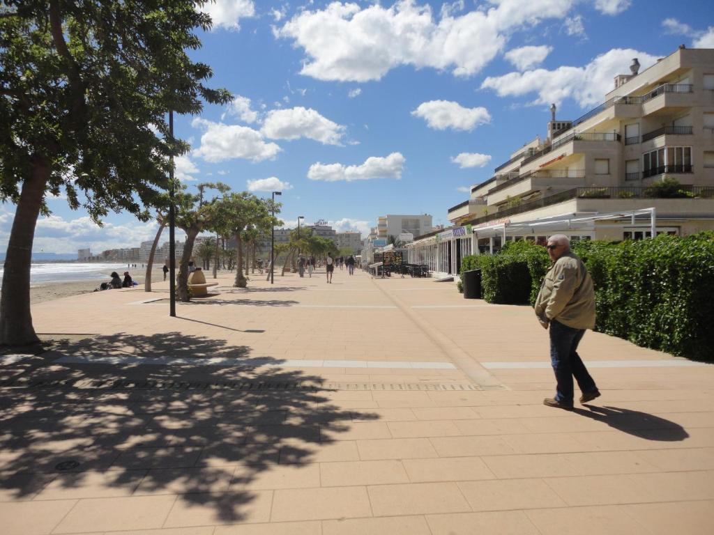 Estudis Els Molins Apartahotel 2*