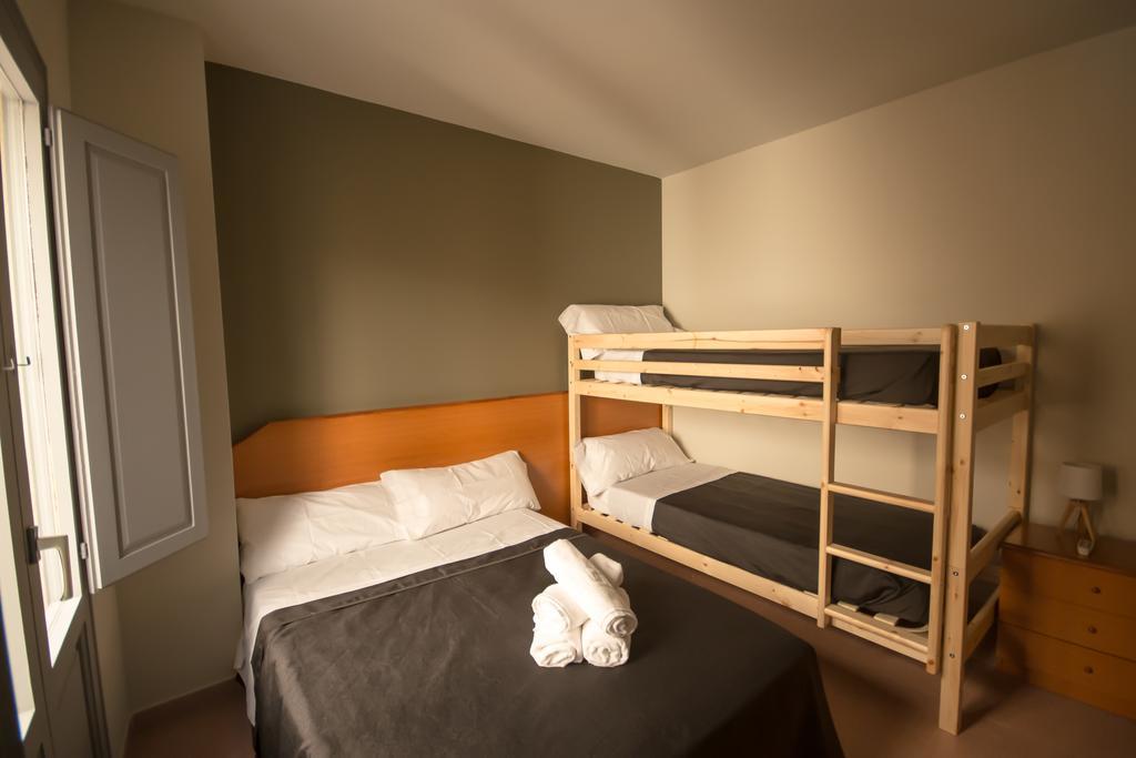 Center Plaza Figueres Apartment
