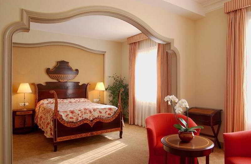 Husa Fornells Park Hotel Vilablareix