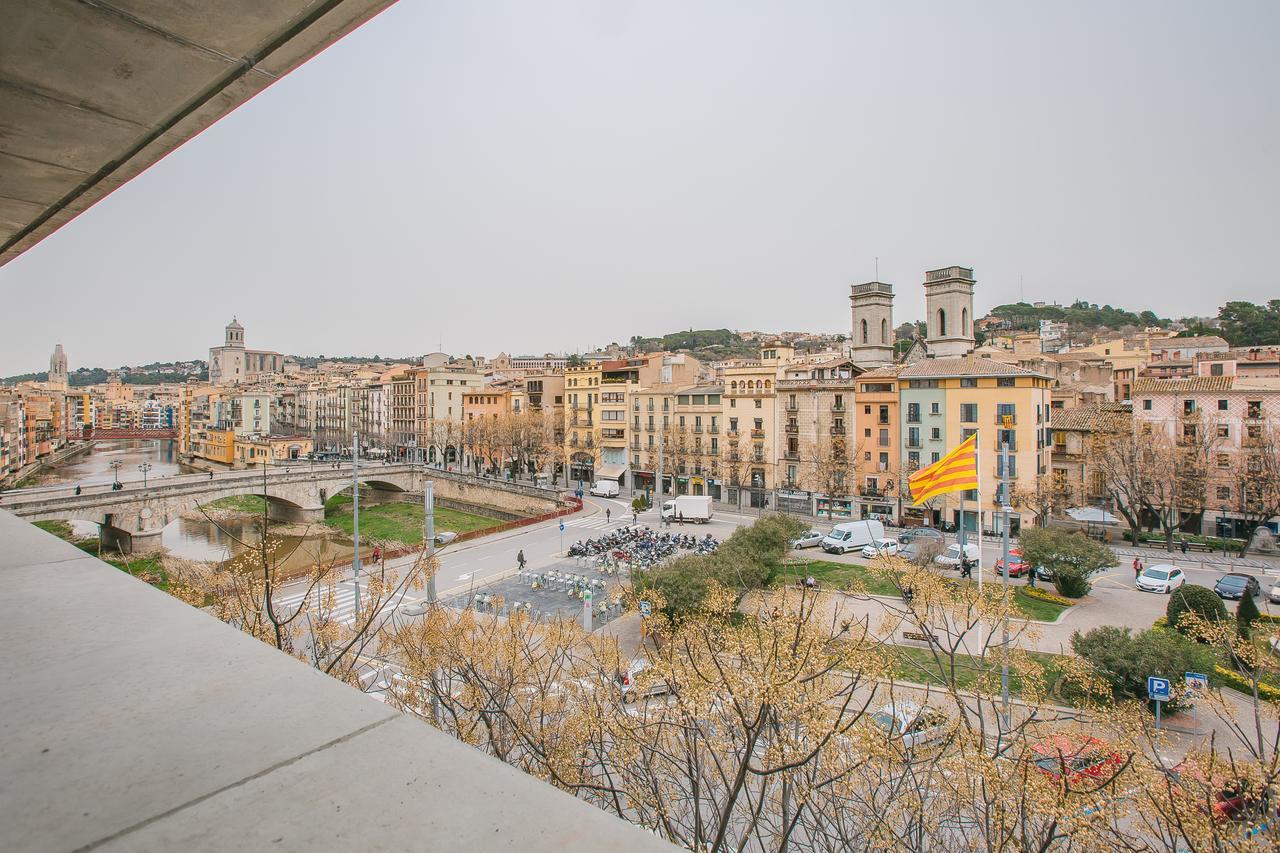 Flateli - Placa Catalunya 42 * Girona
