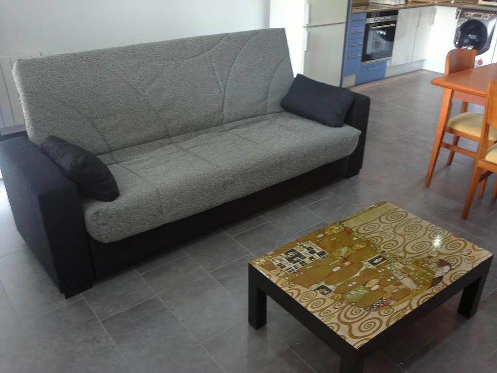 Livingirona Apartment *