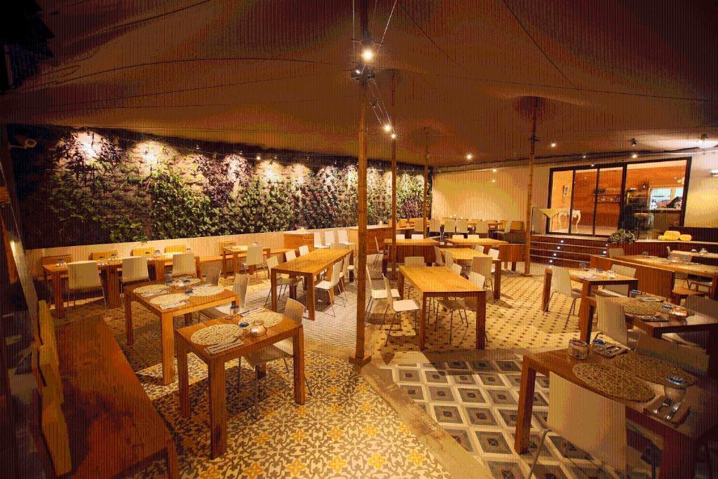 Hotel Canyelles Platja 4*