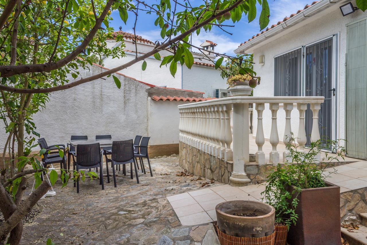 Holiday home Empurialola -encantadora Casa Con Jardin Cerca Del Centro -142 *