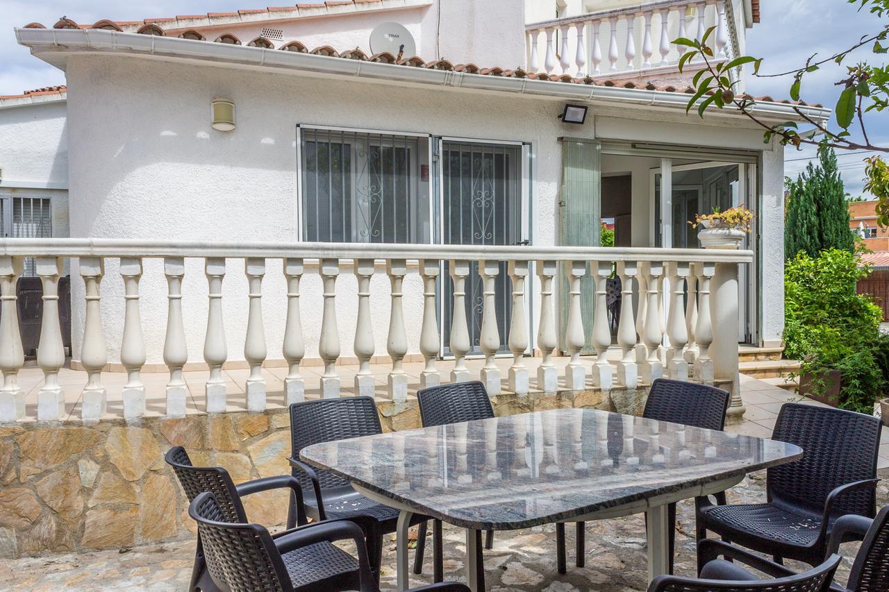 Holiday home Empurialola -encantadora Casa Con Jardin Cerca Del Centro -142 Empuriabrava